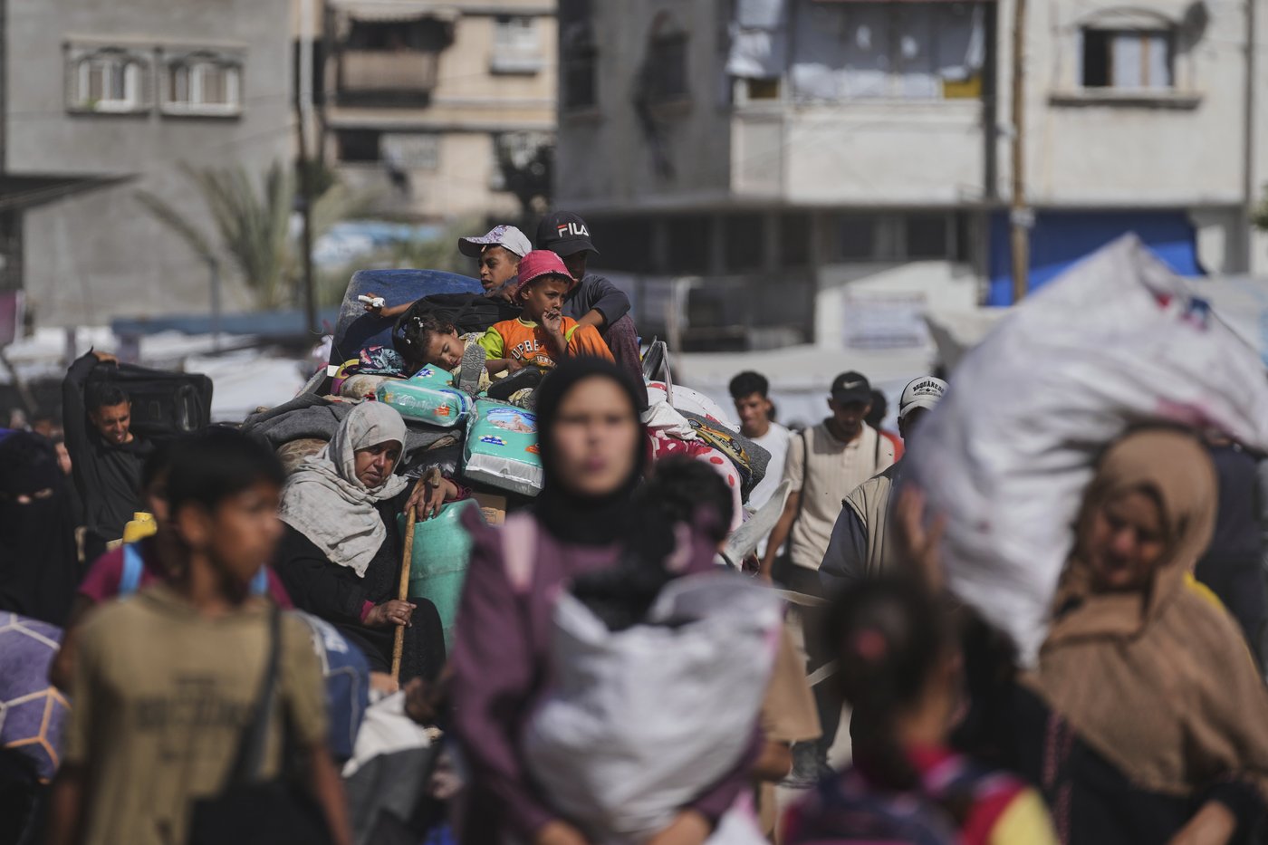 First few aid trucks enter Gaza but allies threaten Israel with sanctions and urge more | iNFOnews.ca First few aid trucks enter Gaza but allies threaten Israel with sanctions and urge more | iNFOnews.ca
