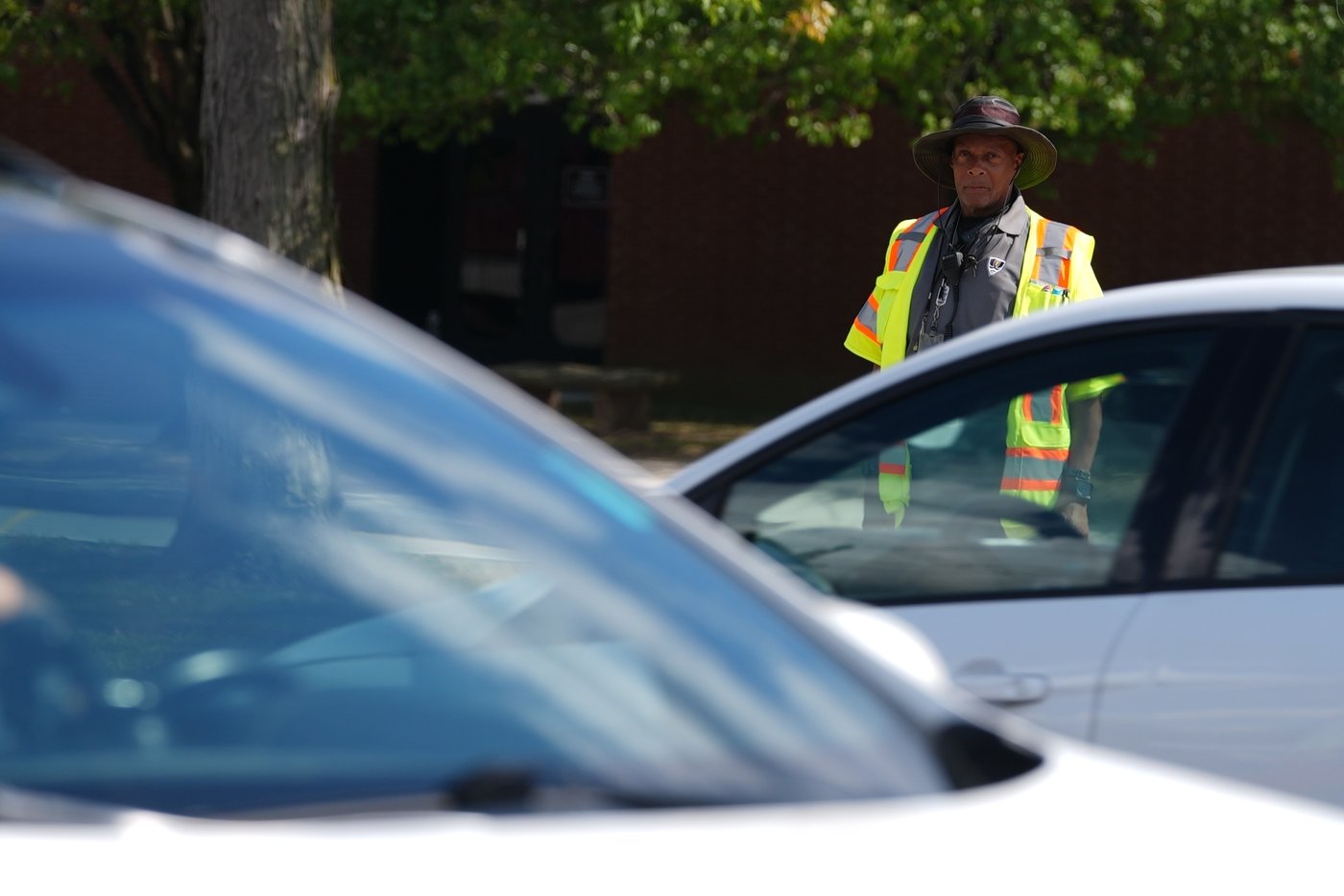 Crossing guards face life-threatening dangers on the job | iNFOnews.ca Crossing guards face life-threatening dangers on the job | iNFOnews.ca