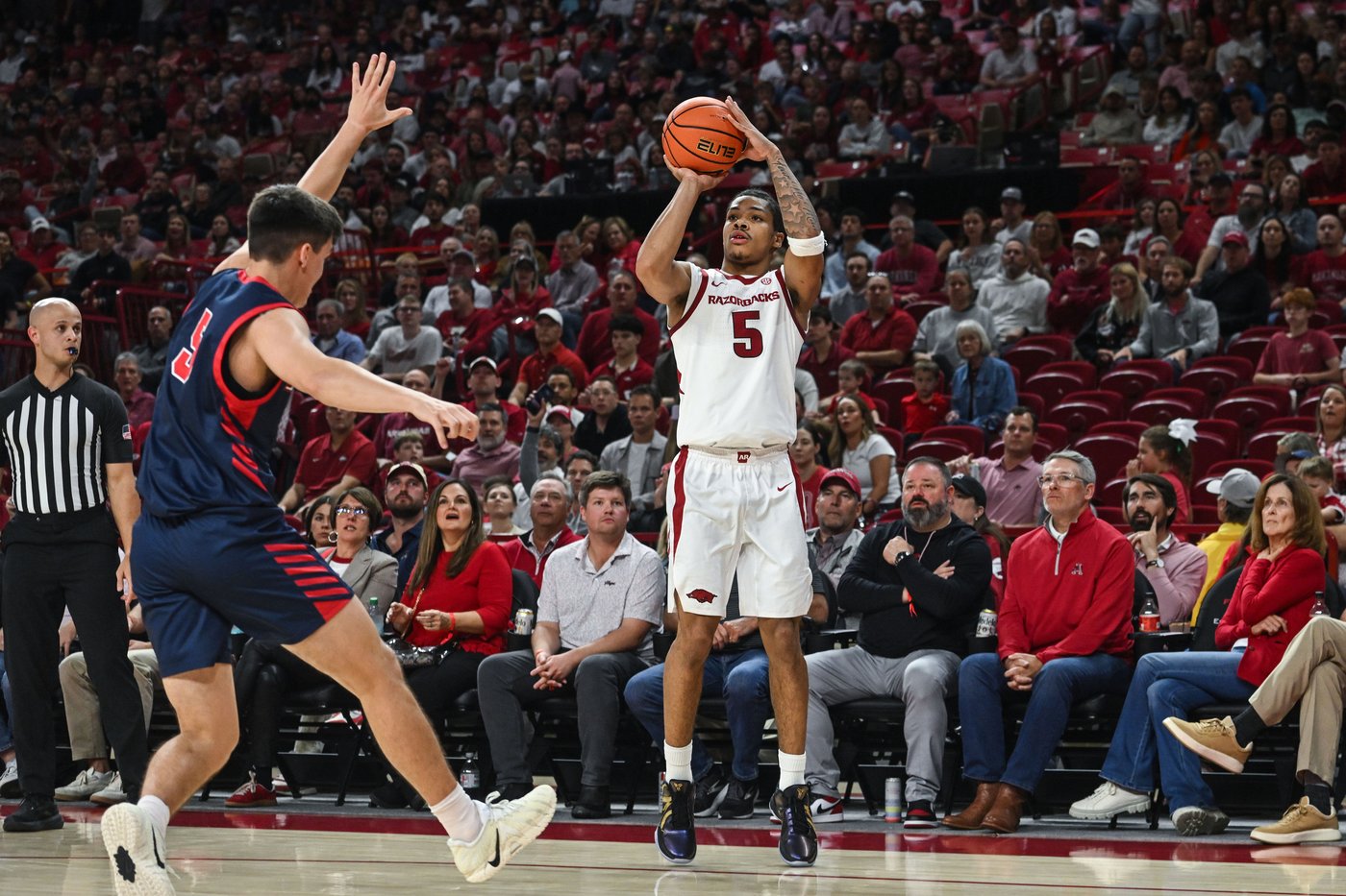 No. 21 Arkansas holds off Samford 79-75 behind freshman guards | iNFOnews.ca