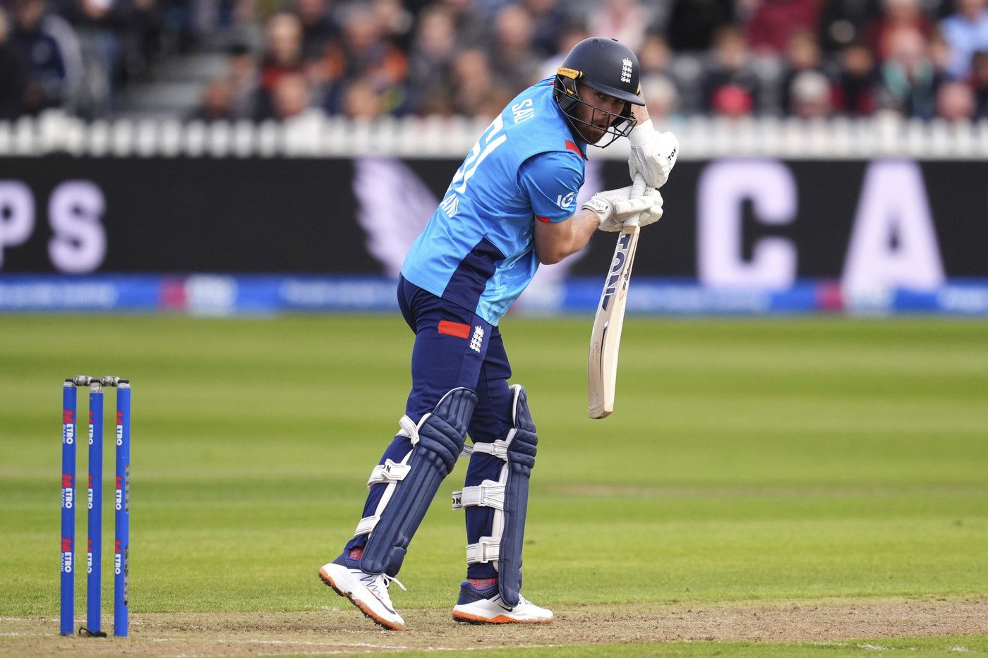 Australia clinches one-day cricket series 3-2 after rain arrives too late for England | iNFOnews.ca