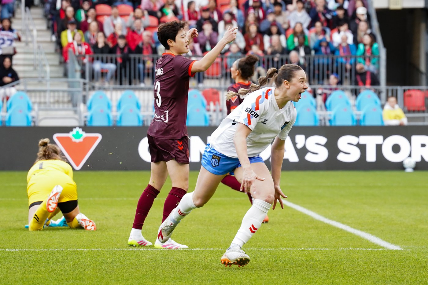 Montreal Roses hold on to edge AFC Toronto in second outing for Northern Super League | iNFOnews.ca Montreal Roses hold on to edge AFC Toronto in second outing for Northern Super League | iNFOnews.ca