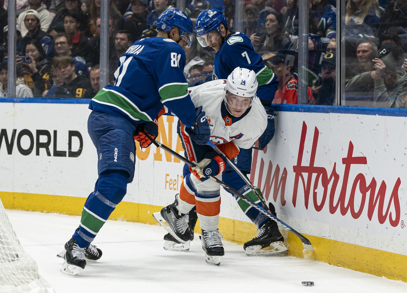 Canucks fall short in trying to win consecutive home games for first time this season | iNFOnews.ca Canucks fall short in trying to win consecutive home games for first time this season | iNFOnews.ca