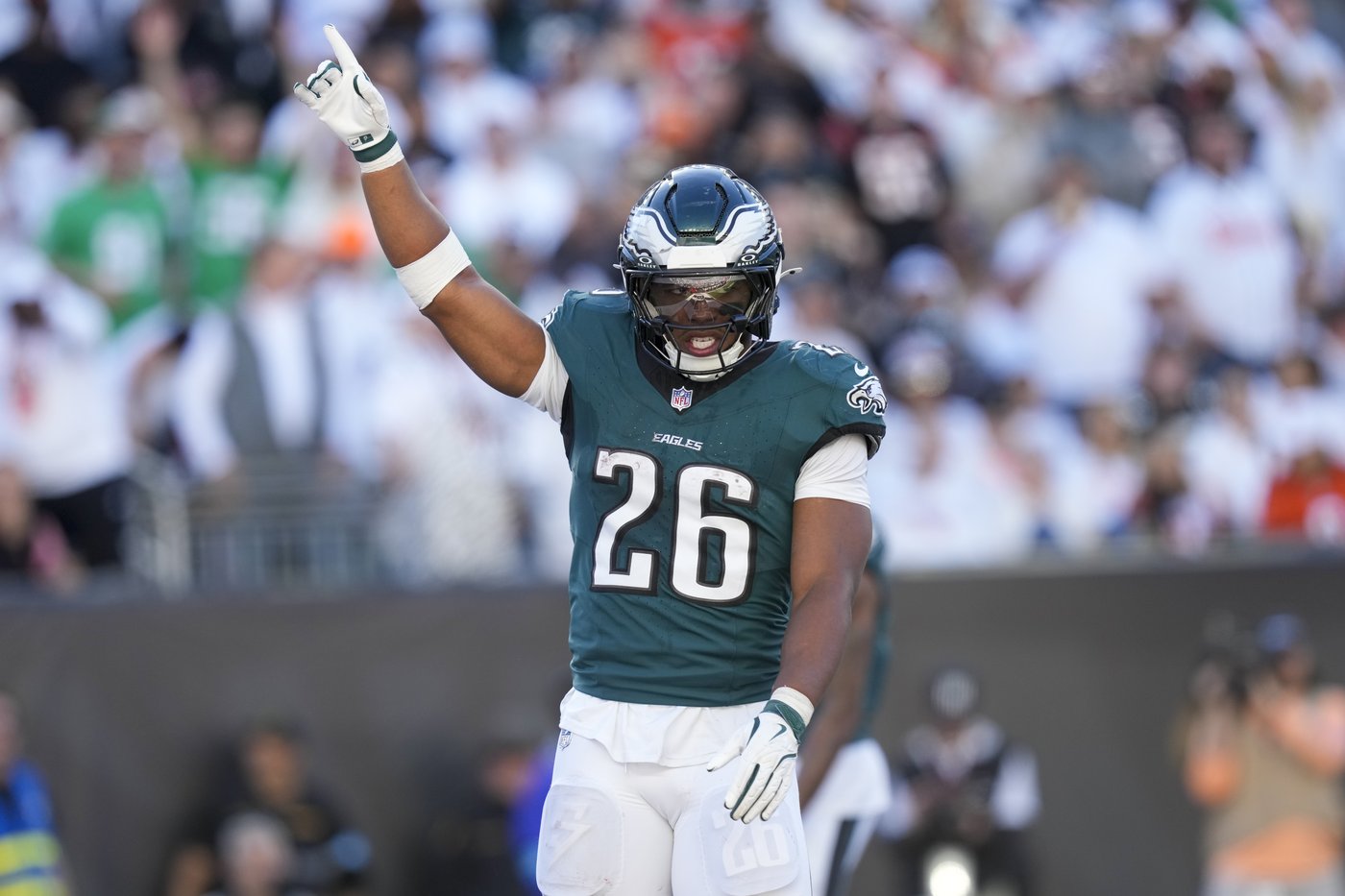 Eagles QB Hurts' mismatched cleats and stout performance puts Bengals in knots | iNFOnews.ca Eagles QB Hurts' mismatched cleats and stout performance puts Bengals in knots | iNFOnews.ca