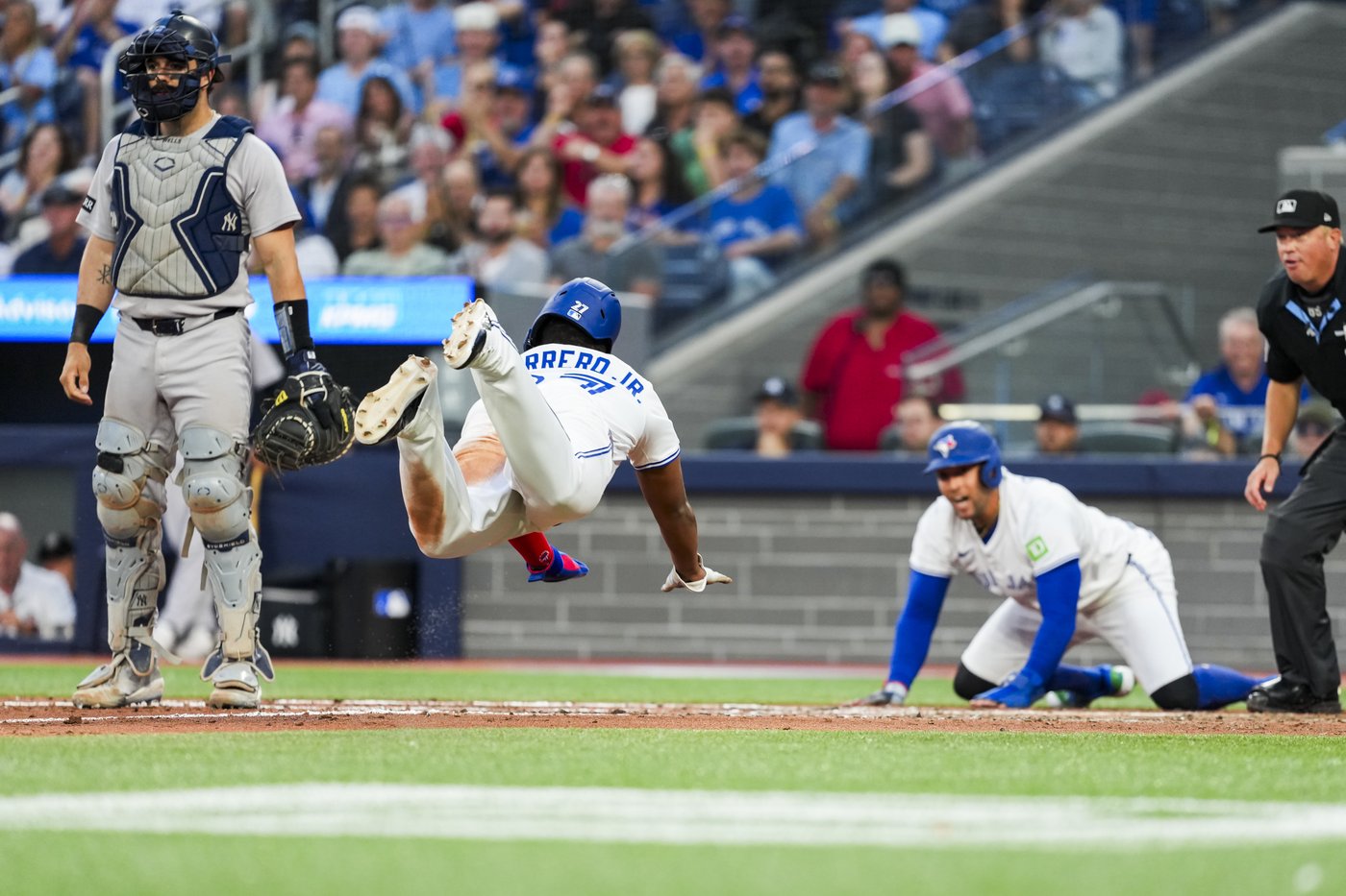 Bichette's two-run double lifts Jays over Yankees 4-1; Toronto adds to division lead | iNFOnews.ca Bichette's two-run double lifts Jays over Yankees 4-1; Toronto adds to division lead | iNFOnews.ca