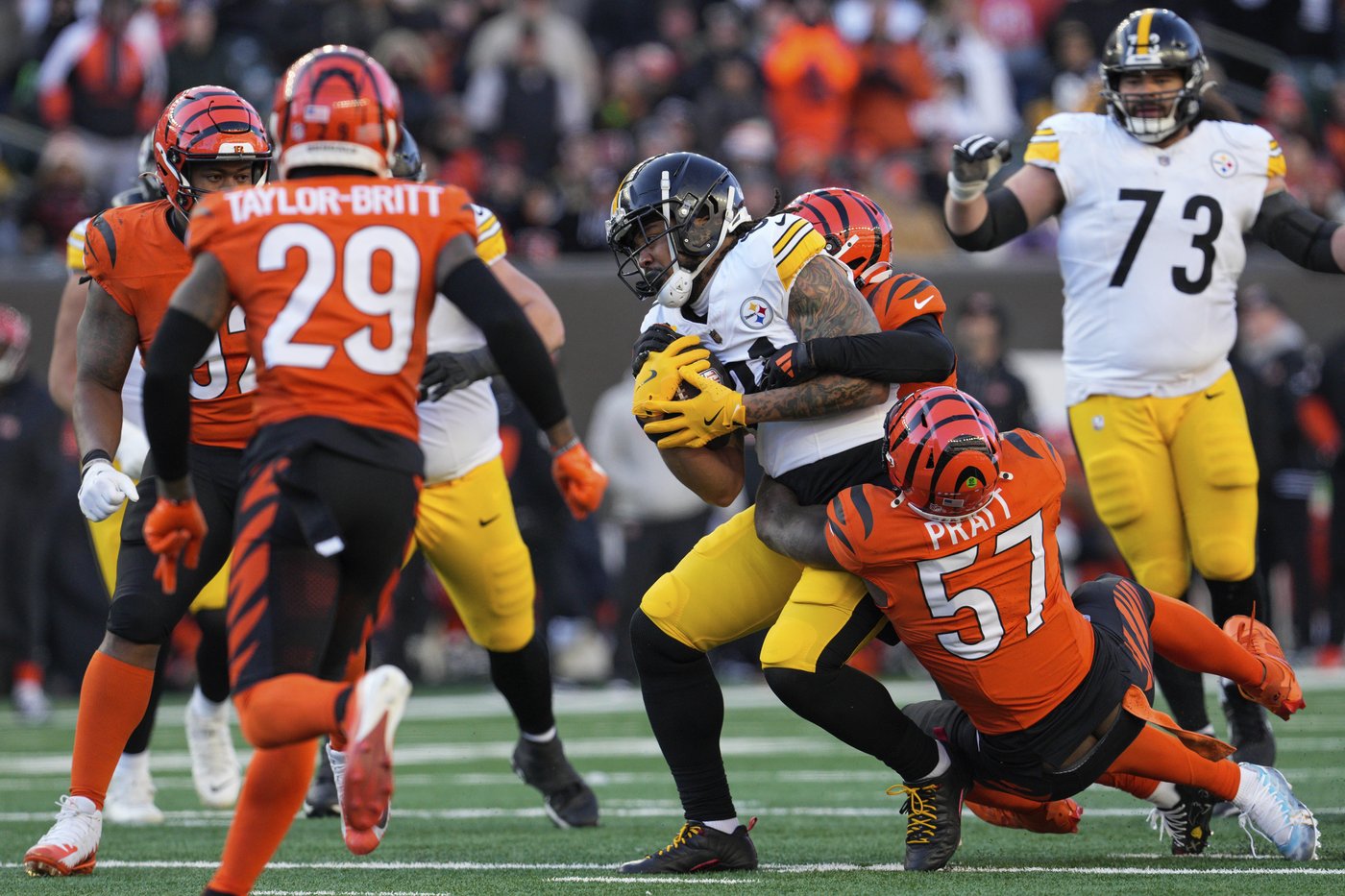 Russell Wilson throws for a season-high 414 yards and 3 TDs as the Steelers top the Bengals 44-38 | iNFOnews.ca Russell Wilson throws for a season-high 414 yards and 3 TDs as the Steelers top the Bengals 44-38 | iNFOnews.ca