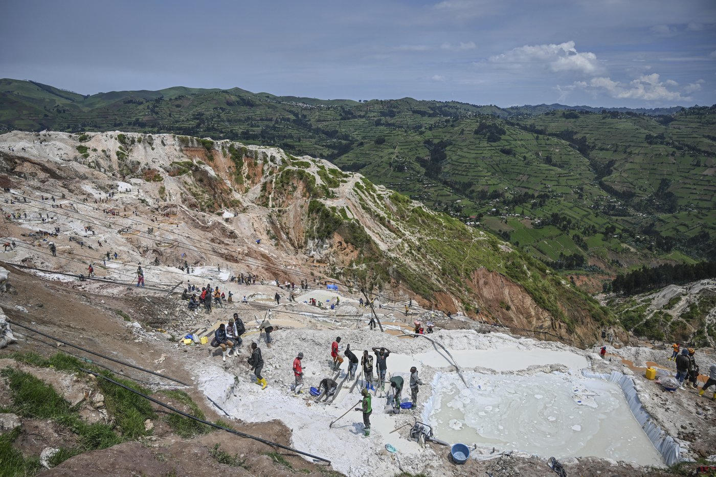 US announces sanctions against armed group and companies profiting from conflict minerals in Congo | iNFOnews.ca