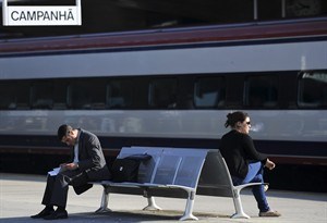 Unemployment in 17-country eurozone holds steady at record 11.4 per cent in August | iNFOnews.ca CP20297048