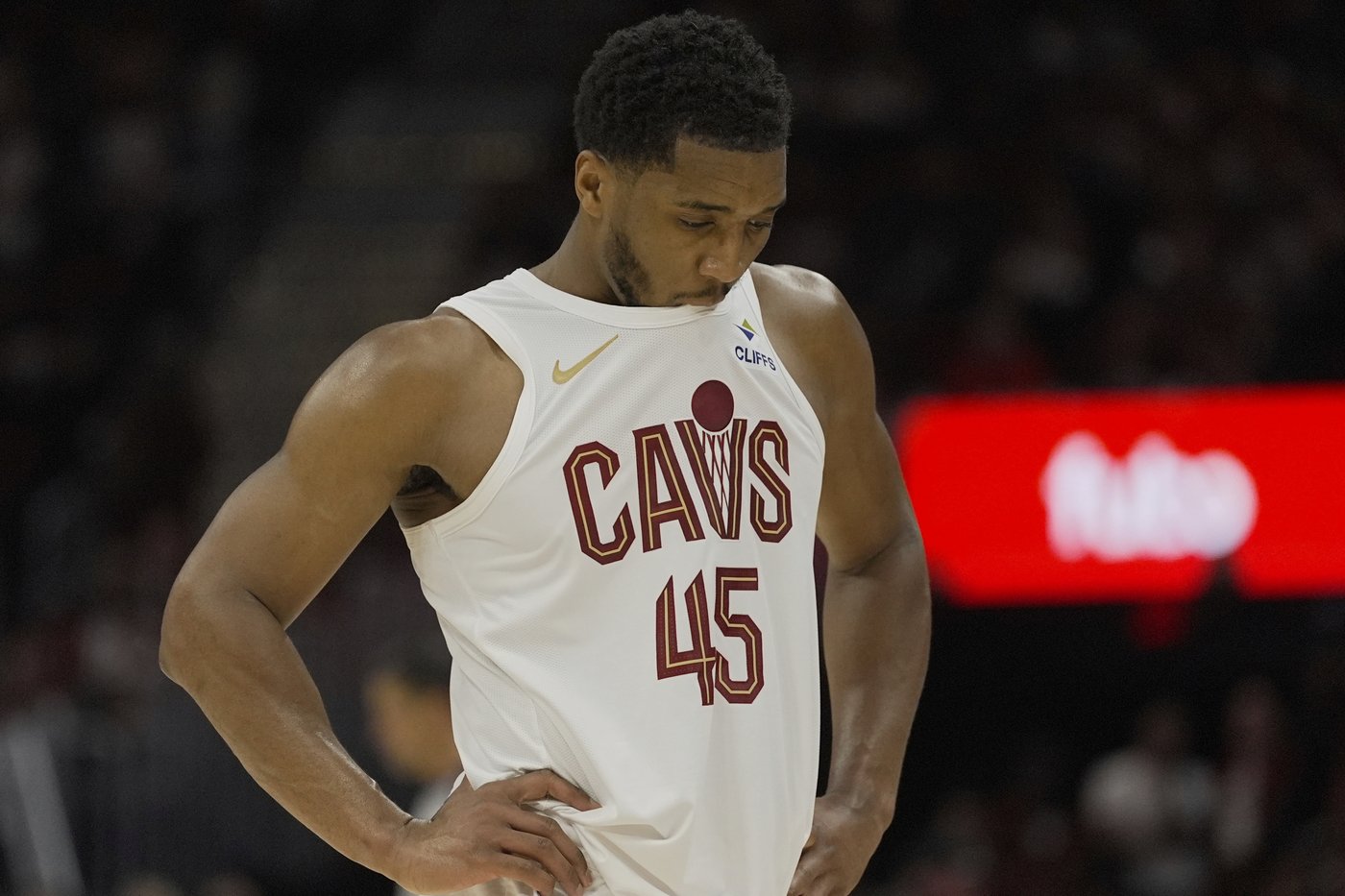 Cavs' Mitchell has 8th straight playoff opener with at least 30 points, breaking Jordan's record | iNFOnews.ca