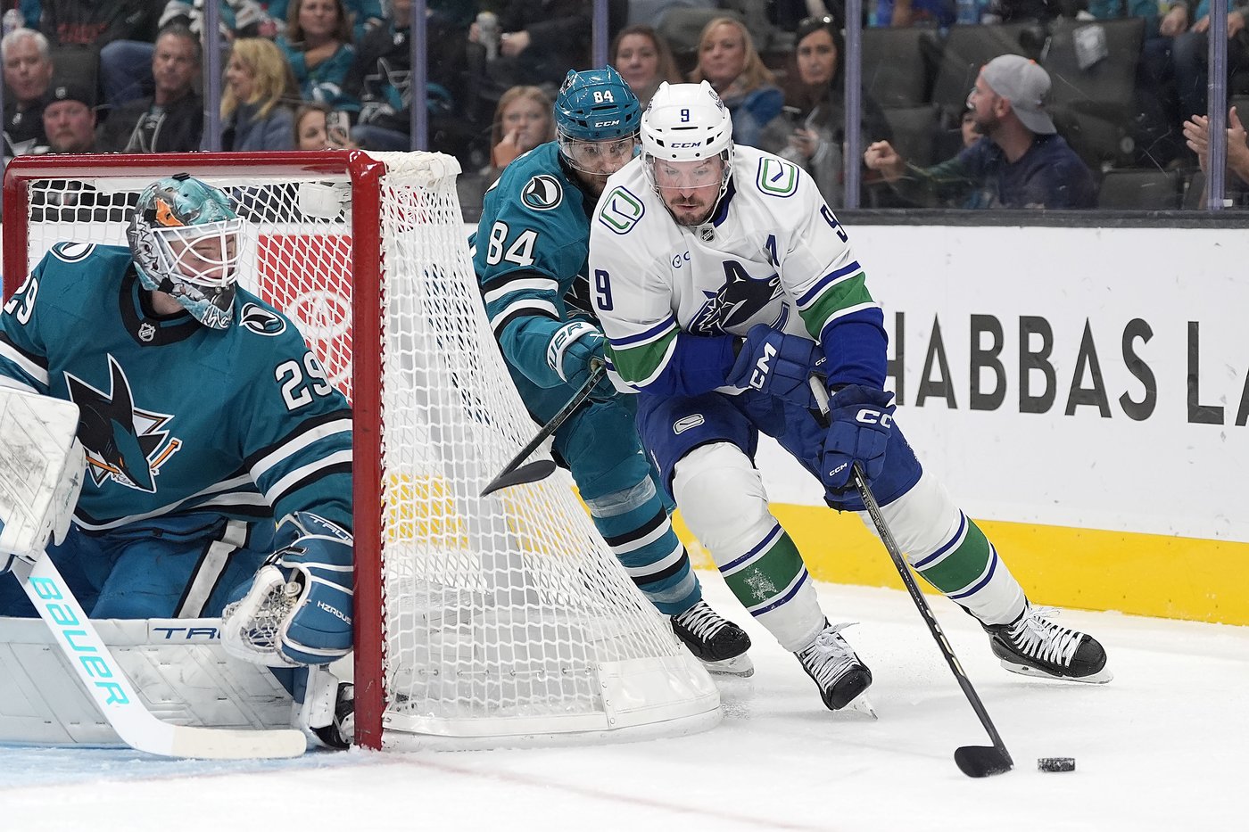 Suter scores twice as Canucks edge Sharks 3-2 | iNFOnews.ca Suter scores twice as Canucks edge Sharks 3-2 | iNFOnews.ca