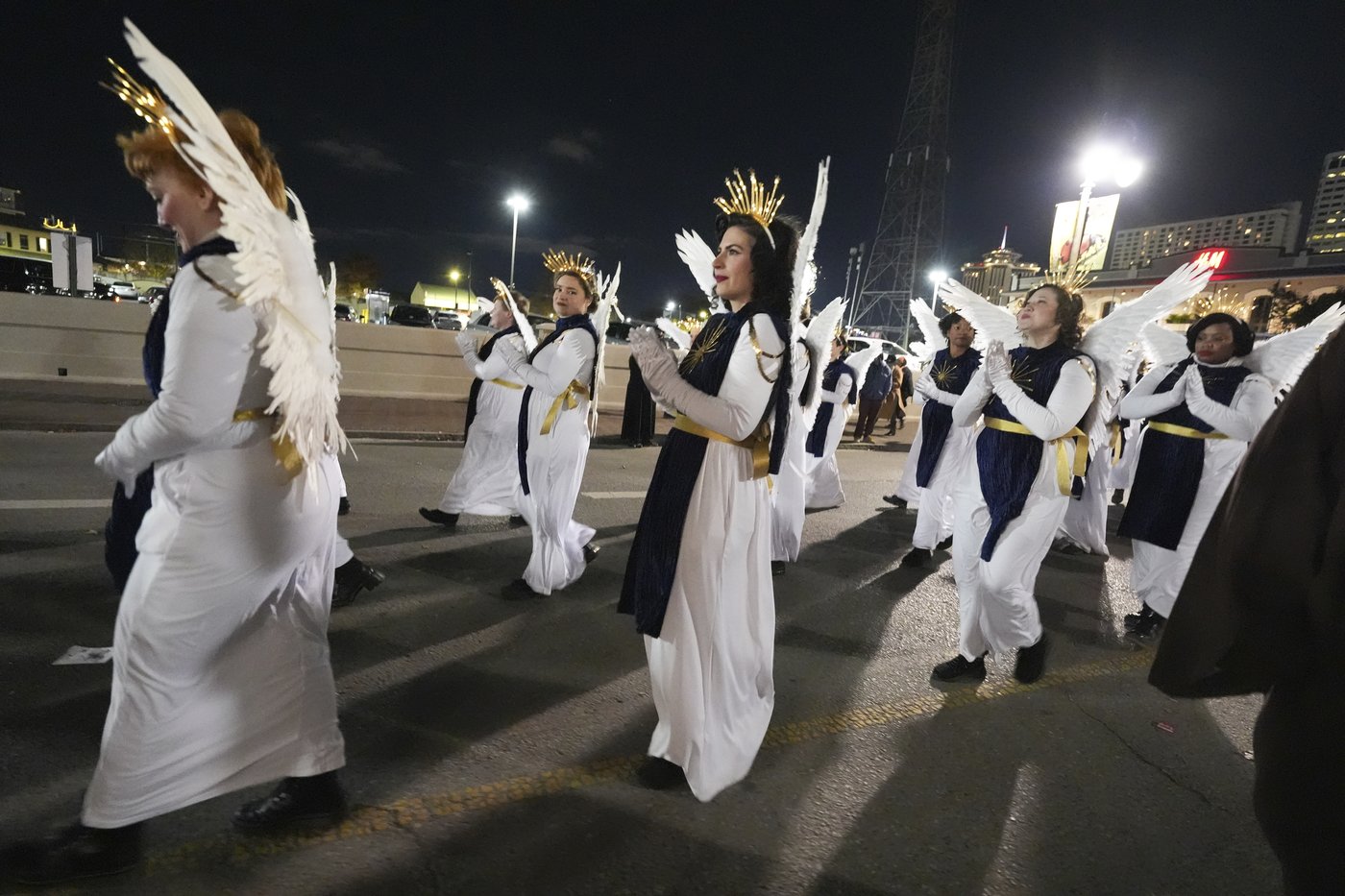 New Orleans holds 1st parade of Carnival season 5 days after deadly attack on Bourbon Street | iNFOnews.ca New Orleans holds 1st parade of Carnival season 5 days after deadly attack on Bourbon Street | iNFOnews.ca