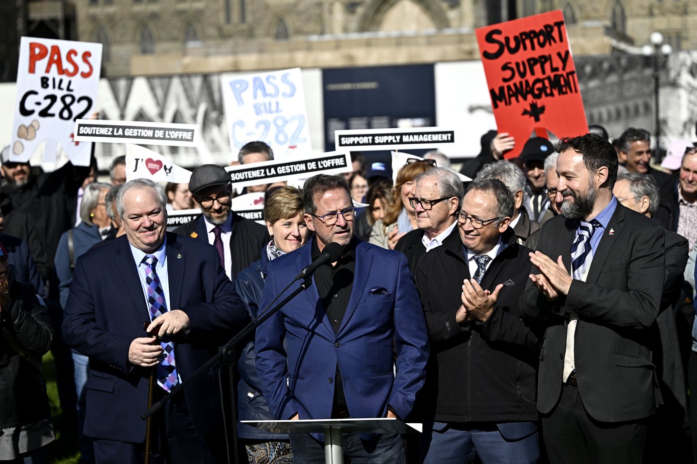 Bloc leader, MPs and farmers press Senate to pass supply management bill | iNFOnews.ca Bloc leader, MPs and farmers press Senate to pass supply management bill | iNFOnews.ca