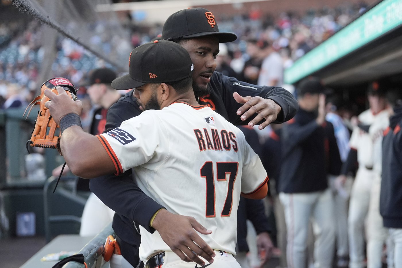 Versatile Jerar Encarnación returns to Giants after March surgery on his broken left hand | iNFOnews.ca Versatile Jerar Encarnación returns to Giants after March surgery on his broken left hand | iNFOnews.ca