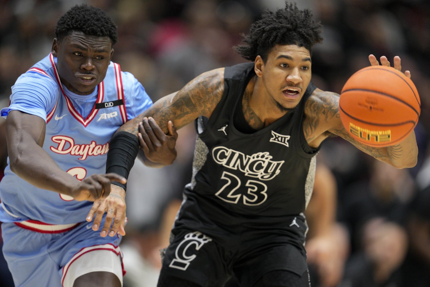Skillings scores 17 and No. 19 Cincinnati outlasts No. 22 Dayton 66-59 | iNFOnews.ca