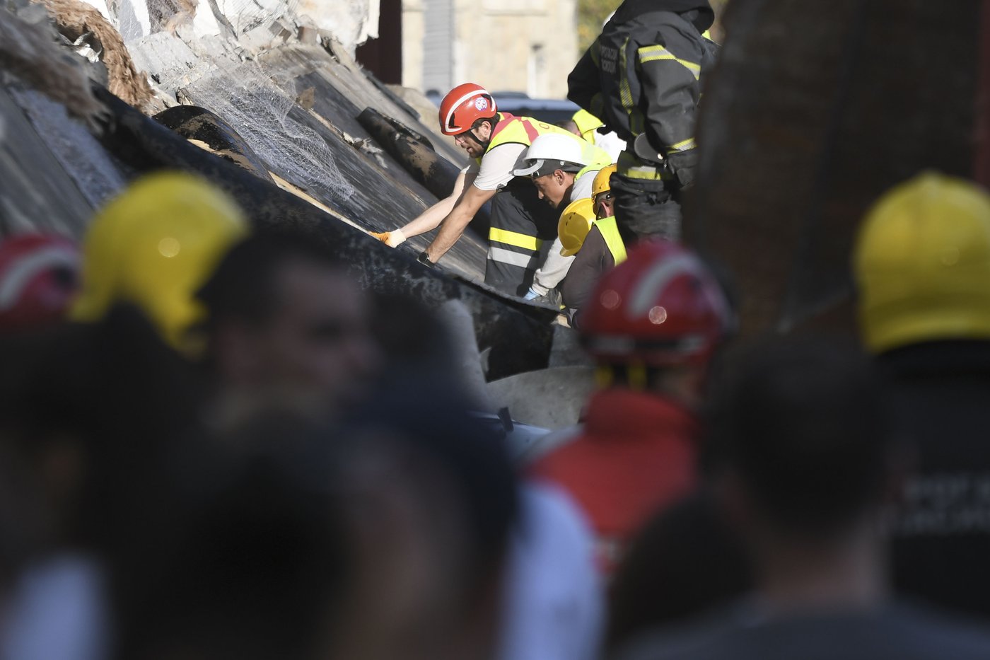Roof collapse at Serbian railway station kills at least 14 | iNFOnews.ca Roof collapse at Serbian railway station kills at least 14 | iNFOnews.ca