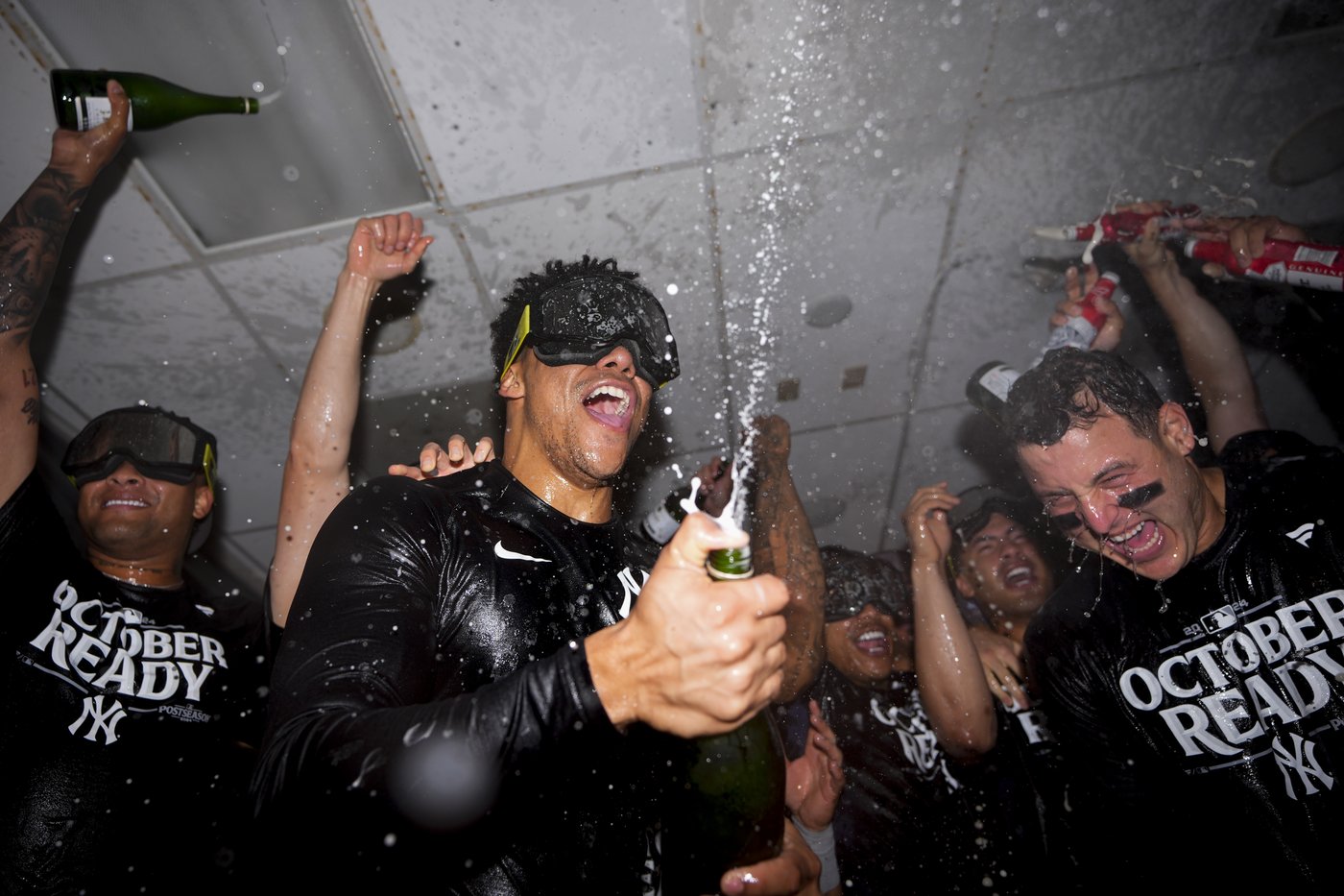 Yankees clinch playoff berth by beating Mariners 2-1 in 10 innings | iNFOnews.ca