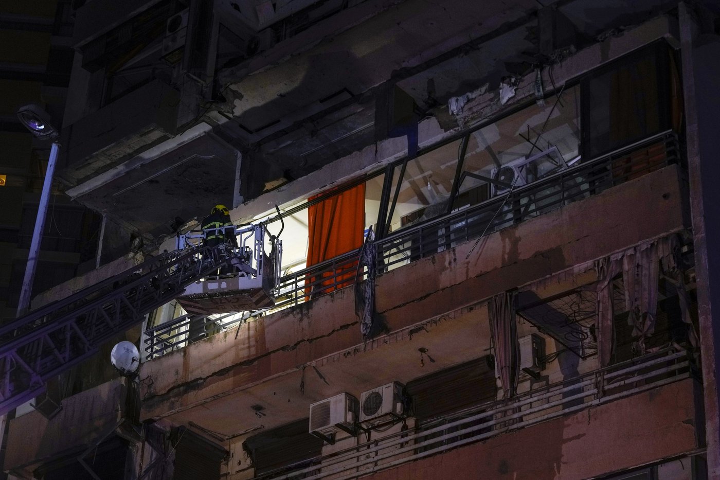 An Israeli airstrike hits central Beirut for the first time in nearly a year of conflict | iNFOnews.ca An Israeli airstrike hits central Beirut for the first time in nearly a year of conflict | iNFOnews.ca