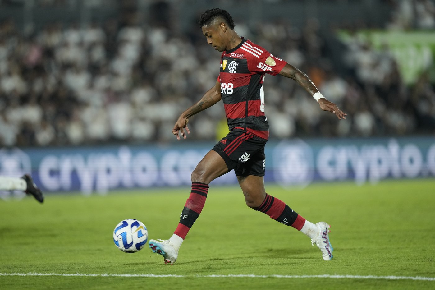 Brazilian club Flamengo backs Bruno Henrique after claim he deliberately sought yellow card | iNFOnews.ca Brazilian club Flamengo backs Bruno Henrique after claim he deliberately sought yellow card | iNFOnews.ca