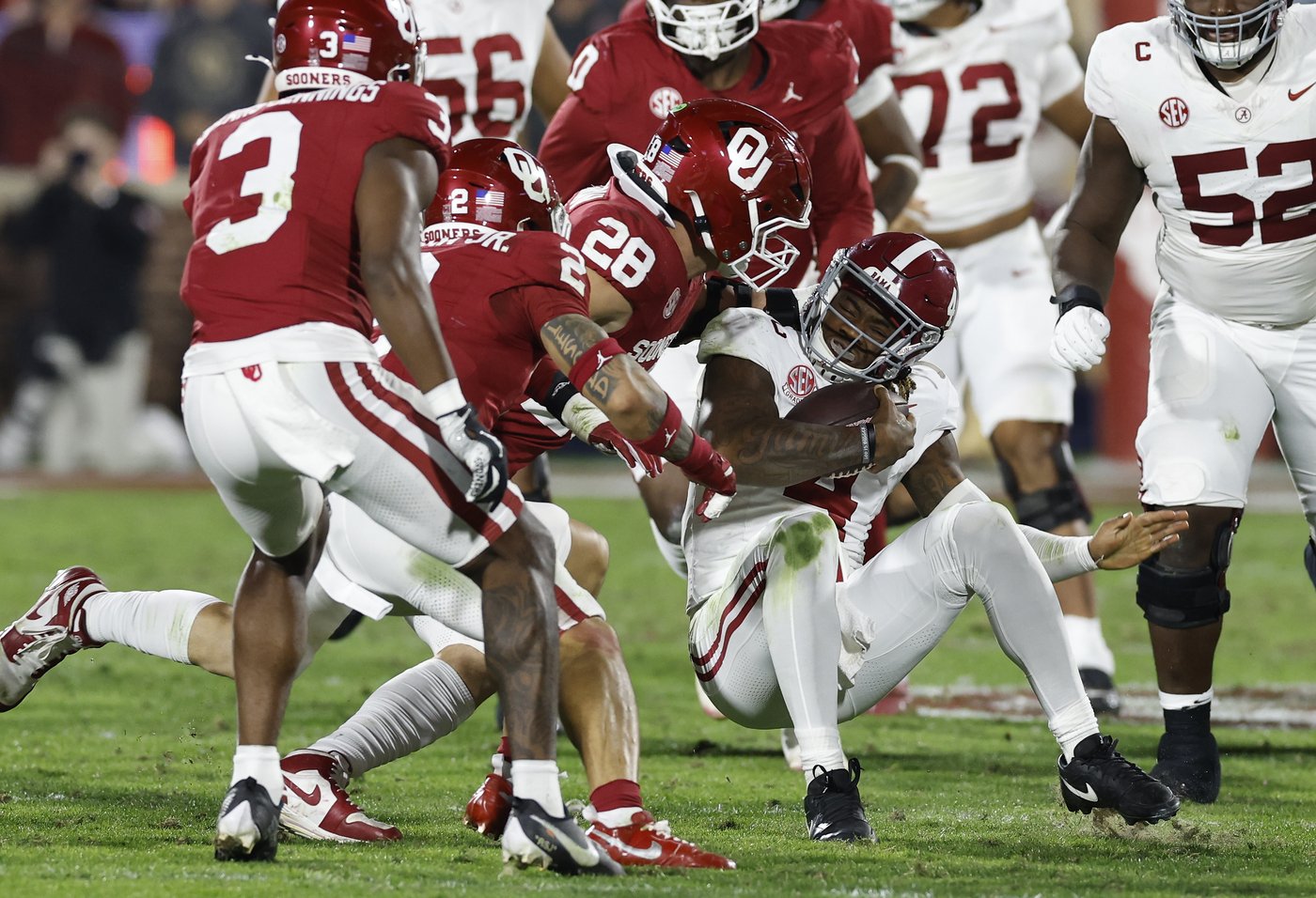 Arnold, Robinson run for more than 100 yards as Oklahoma stuns No. 7 Alabama 24-3 | iNFOnews.ca Arnold, Robinson run for more than 100 yards as Oklahoma stuns No. 7 Alabama 24-3 | iNFOnews.ca
