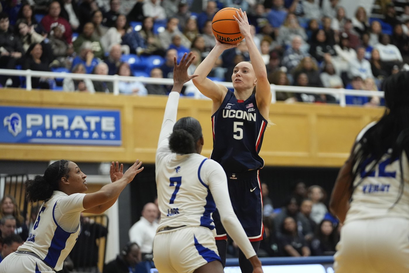 No. 5 UConn extends winning streak over Seton Hall to 41 games with a 91-49 victory | iNFOnews.ca No. 5 UConn extends winning streak over Seton Hall to 41 games with a 91-49 victory | iNFOnews.ca