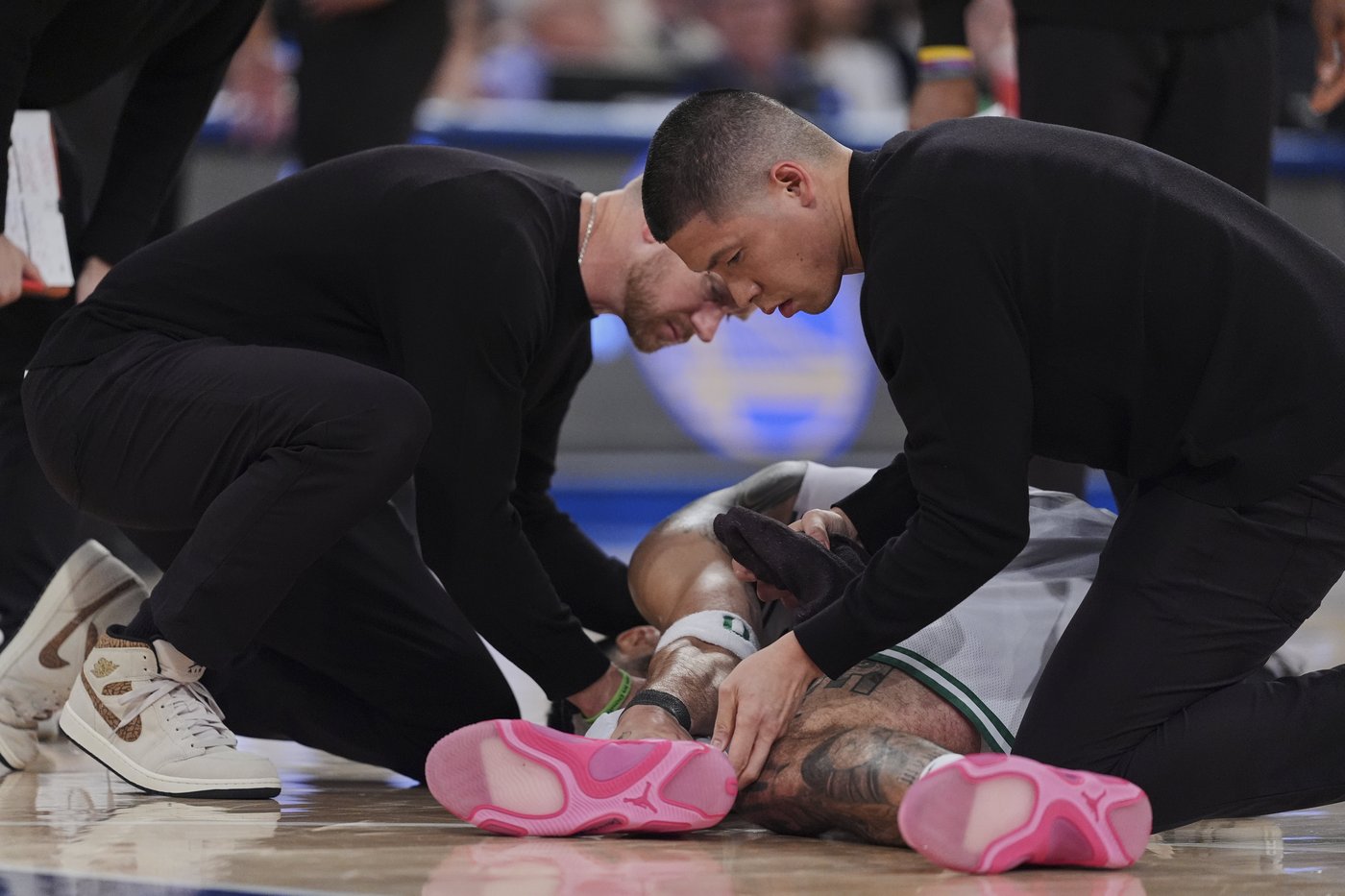 Jayson Tatum carried off floor with right leg injury and Celtics star will have MRI | iNFOnews.ca Jayson Tatum carried off floor with right leg injury and Celtics star will have MRI | iNFOnews.ca