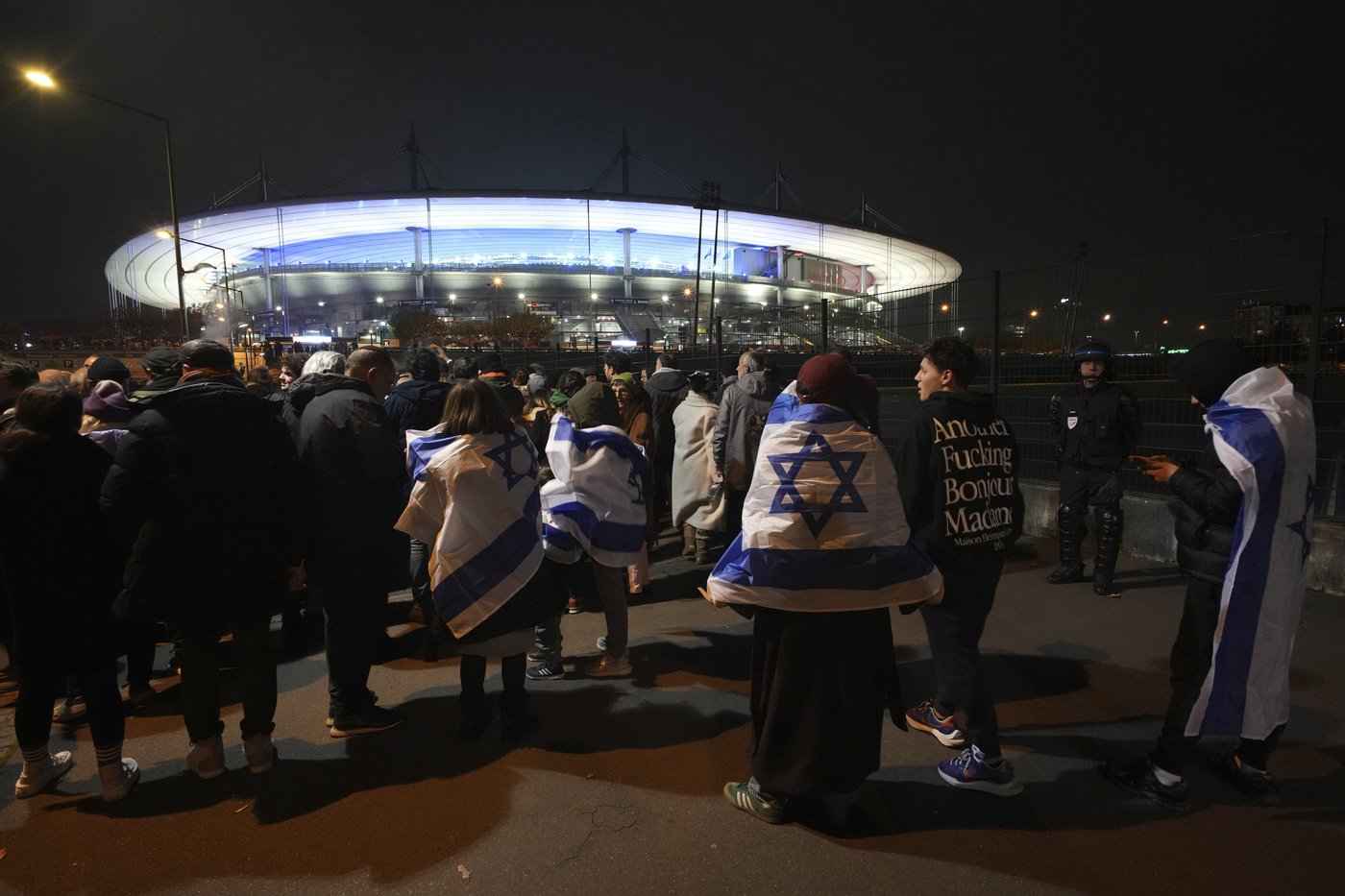Brief altercation between fans mars France-Israel soccer match despite heavy security | iNFOnews.ca