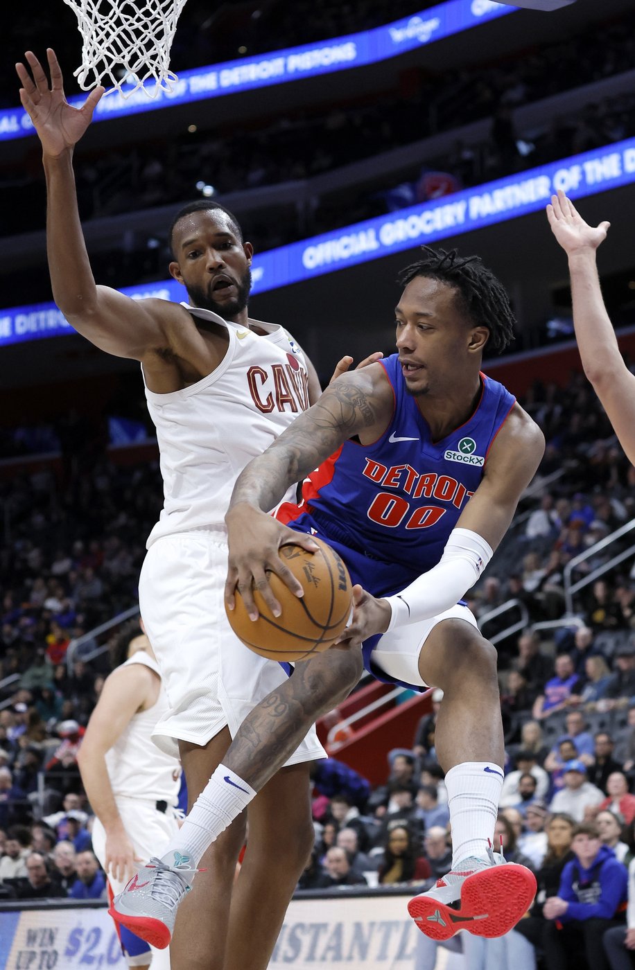 Garland's deep buzzer-beating 3-pointer gives Cavs 118-115 win over Pistons | iNFOnews.ca Garland's deep buzzer-beating 3-pointer gives Cavs 118-115 win over Pistons | iNFOnews.ca