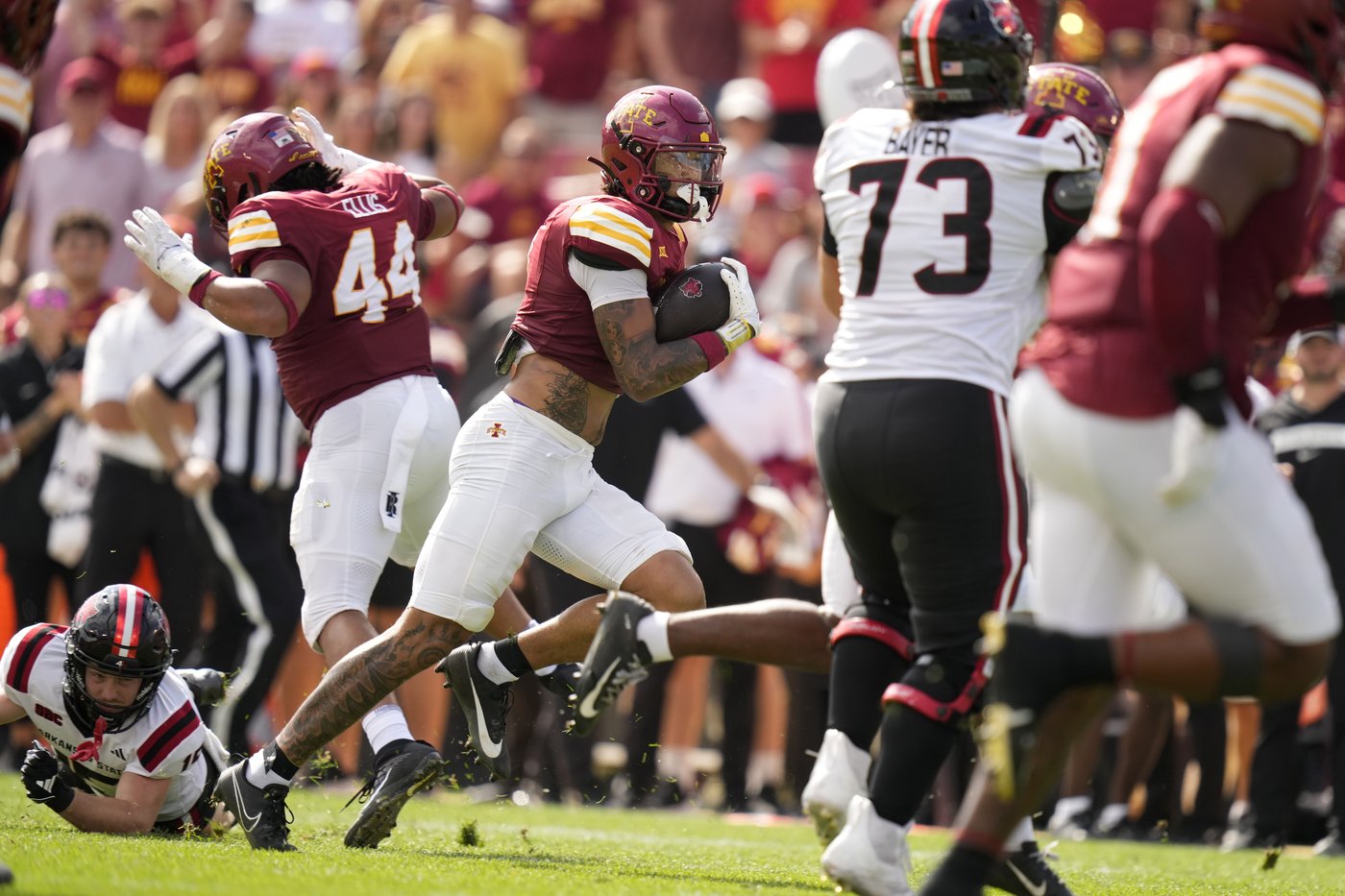 Rocco Becht has hand in 3 TDs, No. 20 Cyclones run off to a 52-7 win over Arkansas St. | iNFOnews.ca