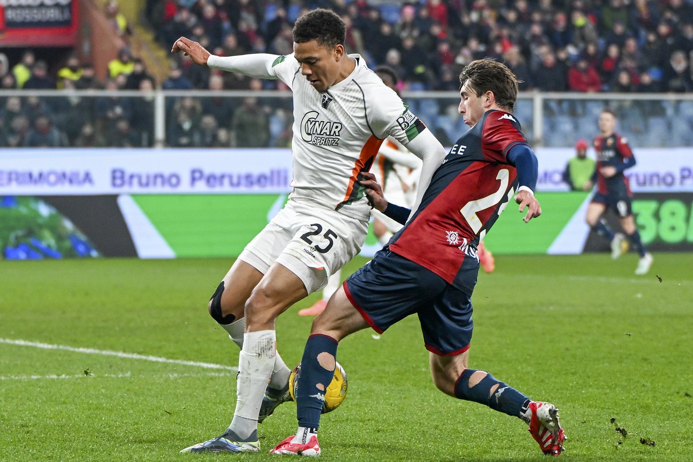 Late goals give Genoa 2-0 win over struggling Venezia in Serie A | iNFOnews.ca