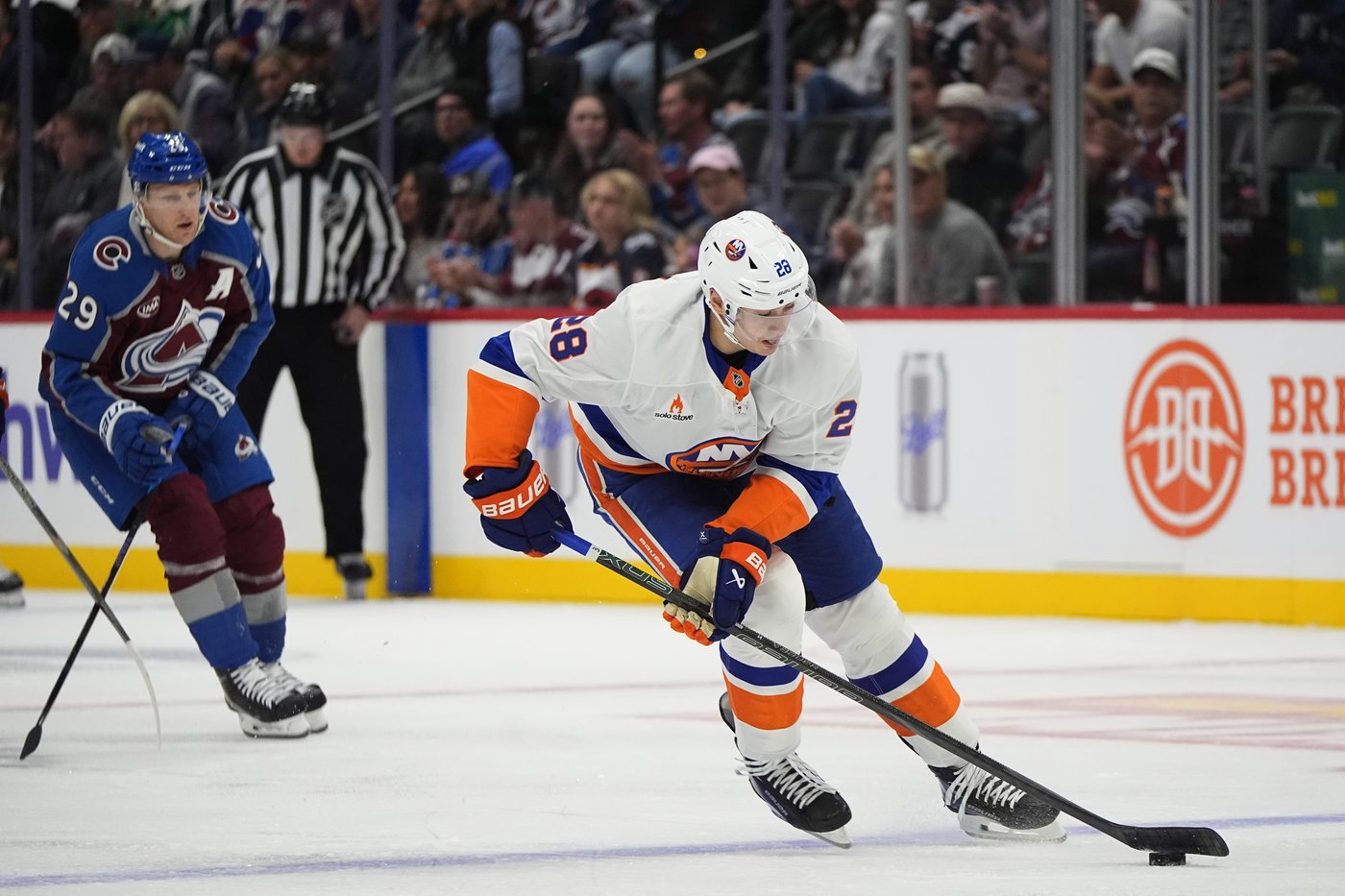 Nelson's 2 goals lifts Islanders to 6-2 win over Avalanche in Patrick Roy's return to Colorado | iNFOnews.ca Nelson's 2 goals lifts Islanders to 6-2 win over Avalanche in Patrick Roy's return to Colorado | iNFOnews.ca