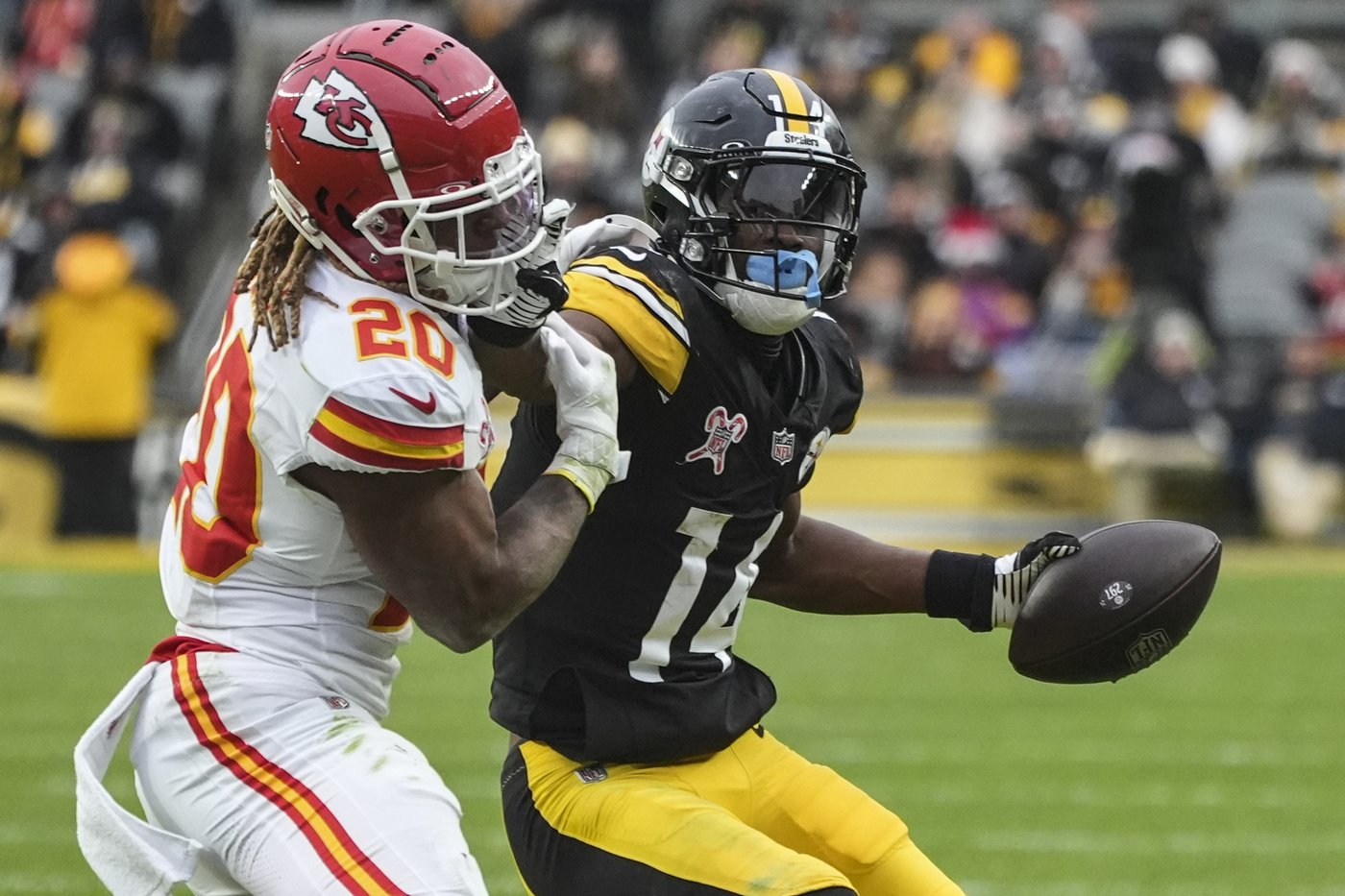 Mahomes throws 3 TDs as Chiefs clinch AFC's top seed by breezing past the skidding Steelers 29-10 | iNFOnews.ca Mahomes throws 3 TDs as Chiefs clinch AFC's top seed by breezing past the skidding Steelers 29-10 | iNFOnews.ca