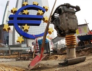 Survey points to deepening eurozone recession despite signs of improvement in debt crisis | iNFOnews.ca CP20177876