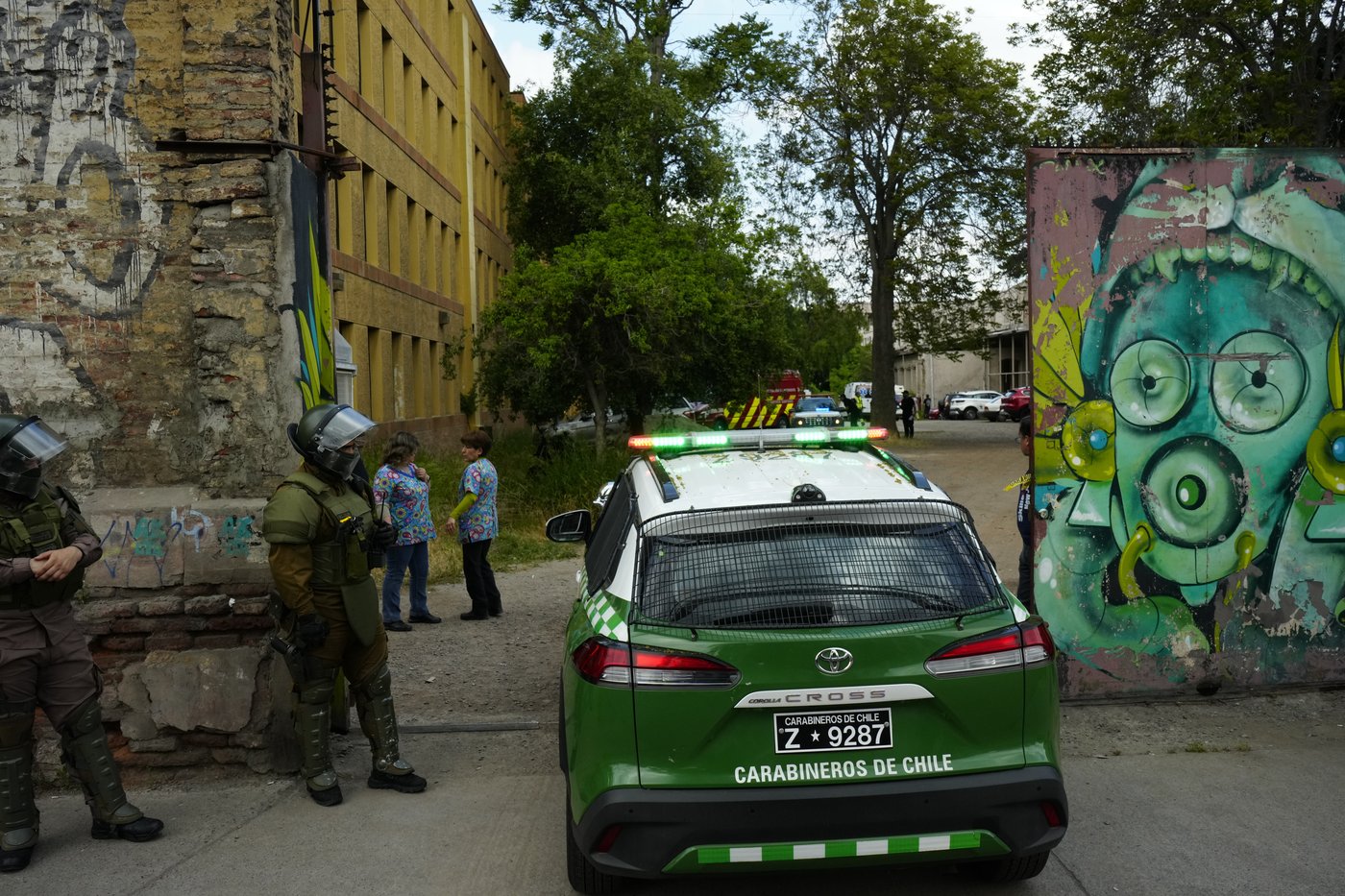 Molotov cocktail explodes in a Chilean high school, injuring at least 35 | iNFOnews.ca Molotov cocktail explodes in a Chilean high school, injuring at least 35 | iNFOnews.ca