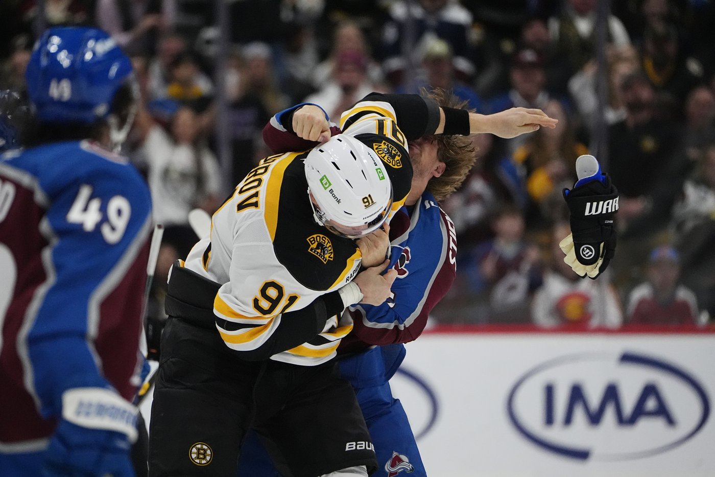 Bruins hold on for 5-3 win, Avalanche drop 4 in a row to start season for 1st time since 1998-99 | iNFOnews.ca
