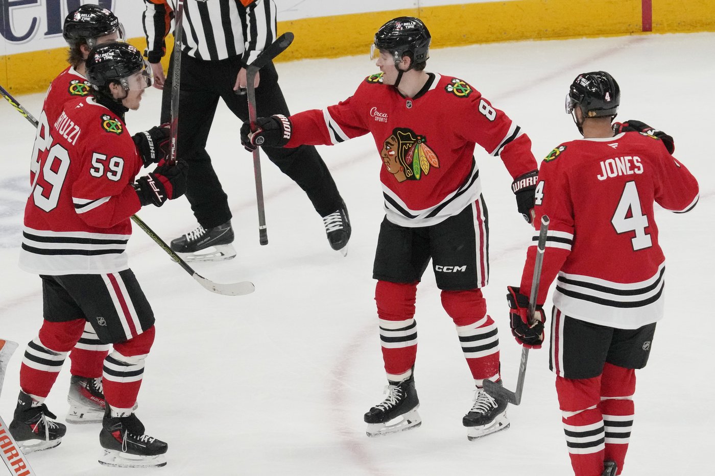 Ryan Donato stars as the Blackhawks beat the slumping Predators 6-2 | iNFOnews.ca