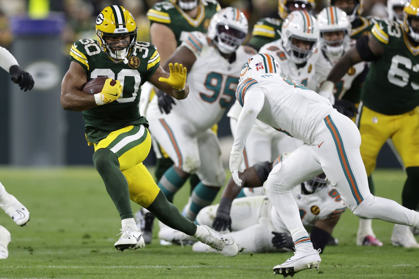 Love connects with Reed on 2 TDs as Packers use fast start to beat Dolphins 30-17 | iNFOnews.ca