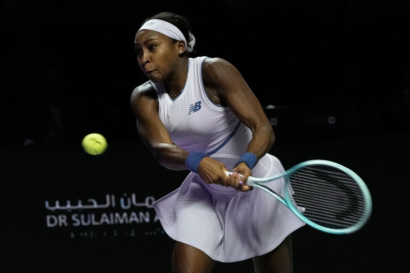 Aryna Sabalenka eliminates Coco Gauff to reach last four at WTA finals | iNFOnews.ca