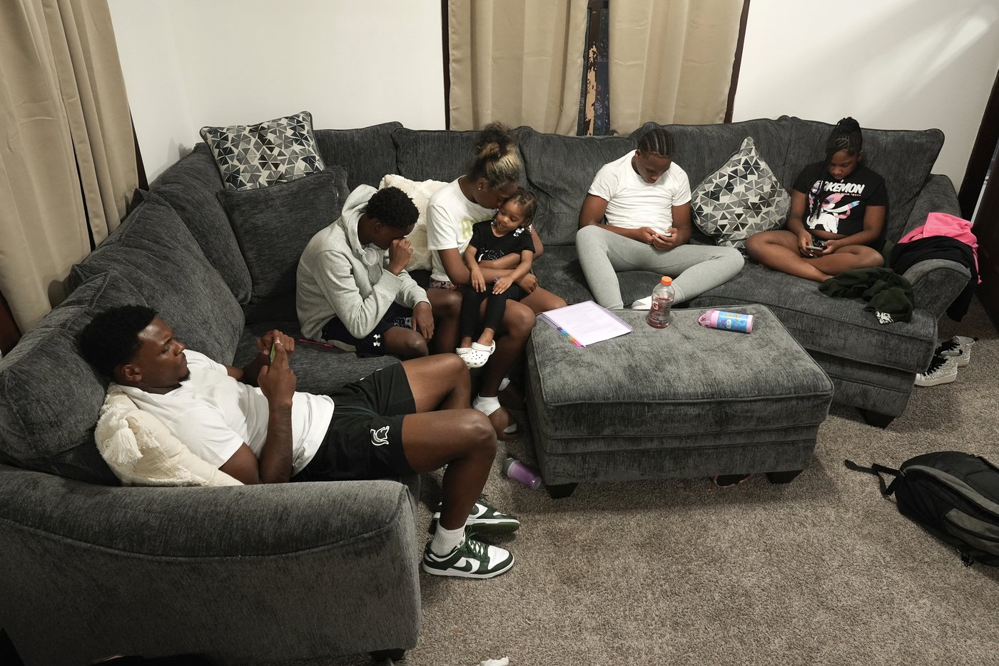 Michigan State football player Armorion Smith heads household with 5 siblings after mother's death | iNFOnews.ca Michigan State football player Armorion Smith heads household with 5 siblings after mother's death | iNFOnews.ca