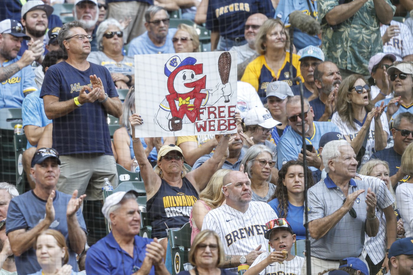 Milwaukee chain offers free burgers after Brewers win 12 straight | iNFOnews.ca Milwaukee chain offers free burgers after Brewers win 12 straight | iNFOnews.ca