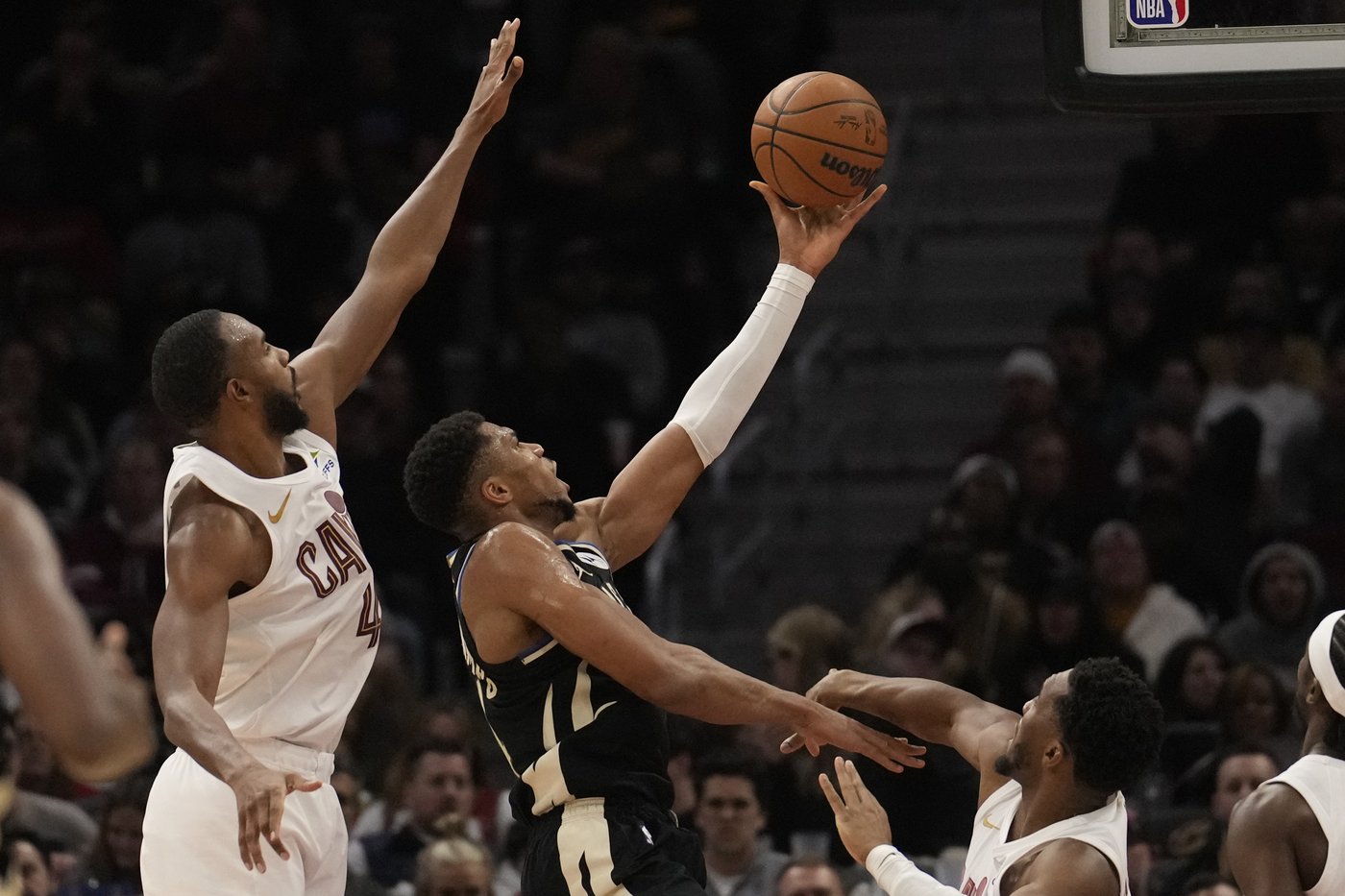 NBA roundup: Cavaliers beat Bucks 124-101, moving to 15-1 at home | iNFOnews.ca