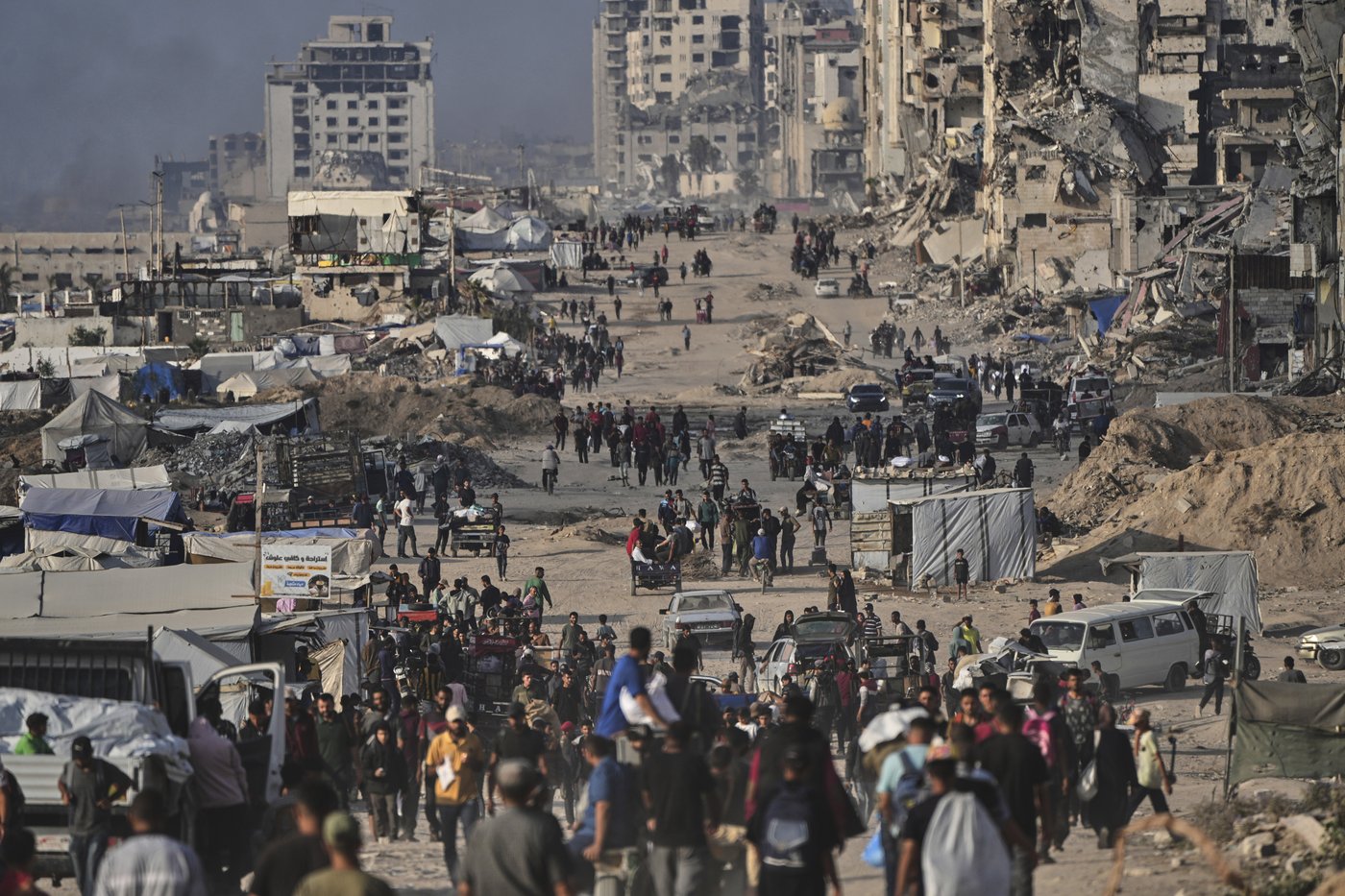 Palestinians say Israel and its allies fired on a crowd near Gaza aid site. Hospital says 14 killed | iNFOnews.ca Palestinians say Israel and its allies fired on a crowd near Gaza aid site. Hospital says 14 killed | iNFOnews.ca