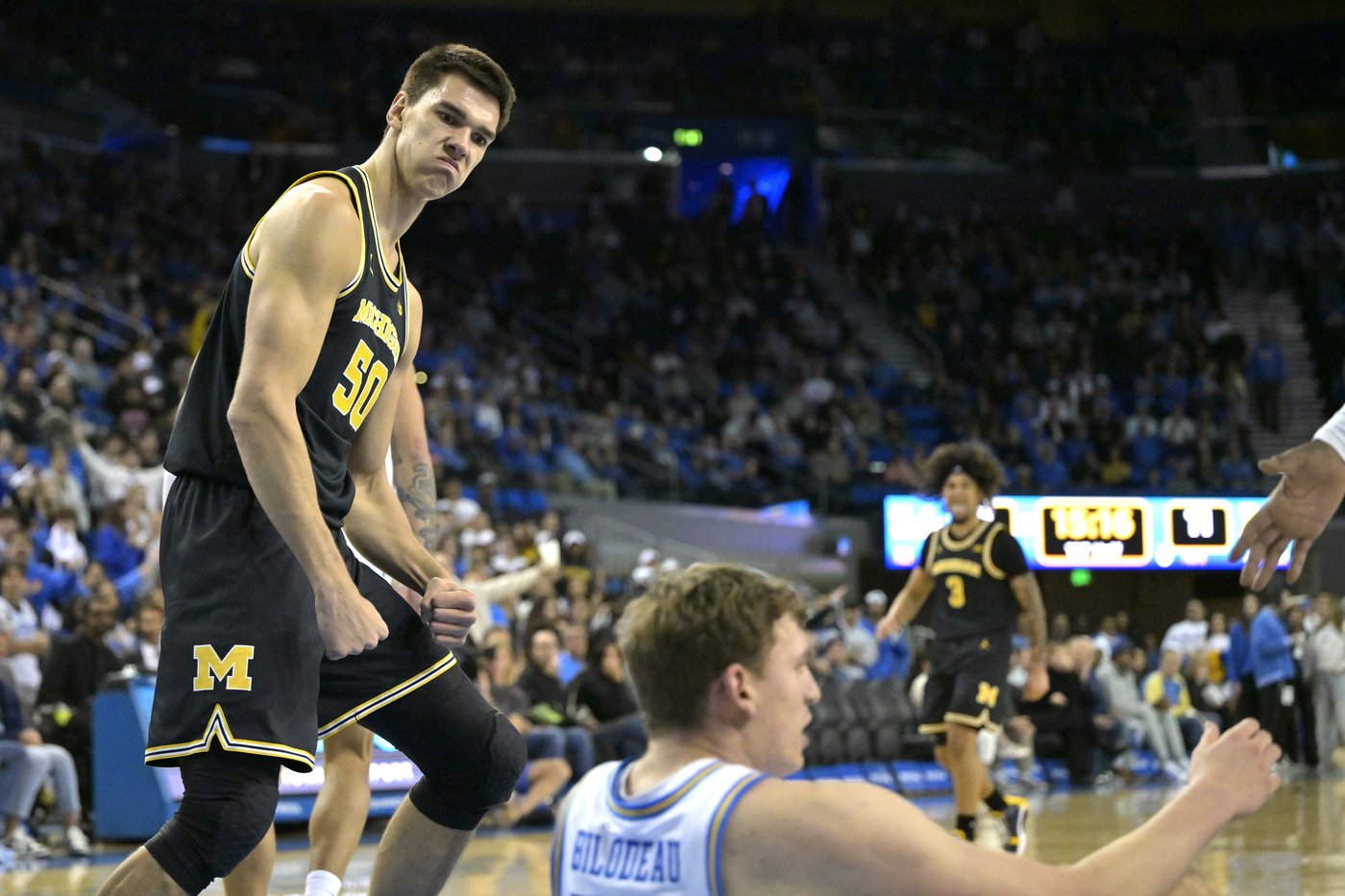 No. 24 Michigan shuts down UCLA's second half rally to beat 22nd-ranked Bruins 94-75 | iNFOnews.ca No. 24 Michigan shuts down UCLA's second half rally to beat 22nd-ranked Bruins 94-75 | iNFOnews.ca