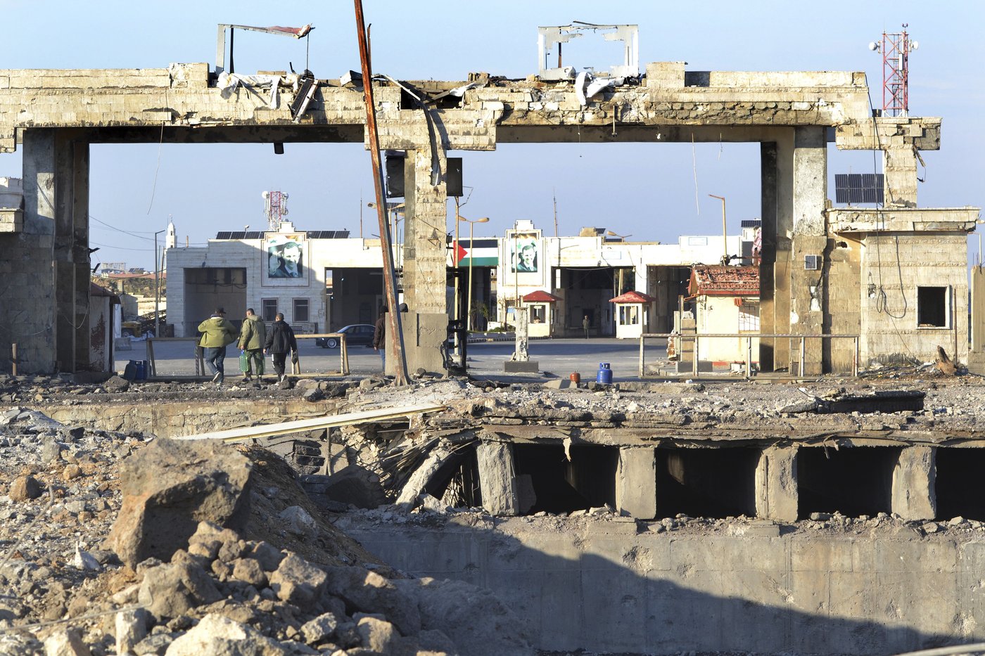 Middle East latest: Lebanon closes all its land border crossings with Syria except one | iNFOnews.ca Middle East latest: Lebanon closes all its land border crossings with Syria except one | iNFOnews.ca
