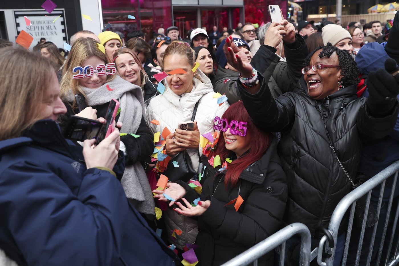 Times Square ball takes final test for New Year's Eve | iNFOnews.ca Times Square ball takes final test for New Year's Eve | iNFOnews.ca