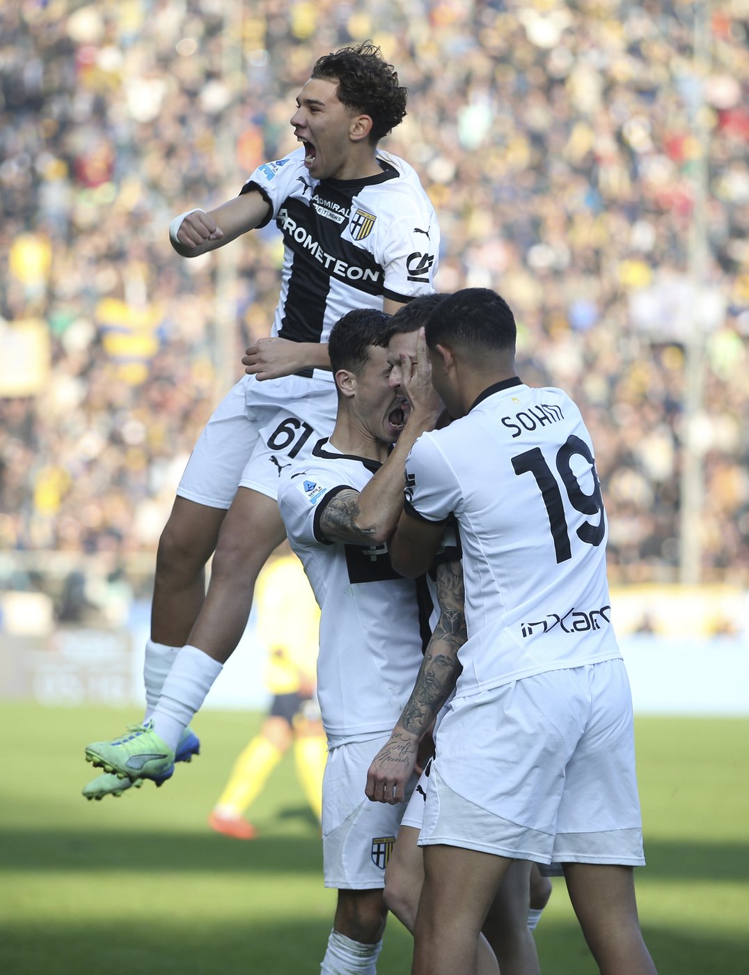 Serie A title race loses significance after Fiorentina player collapses on field | iNFOnews.ca Serie A title race loses significance after Fiorentina player collapses on field | iNFOnews.ca