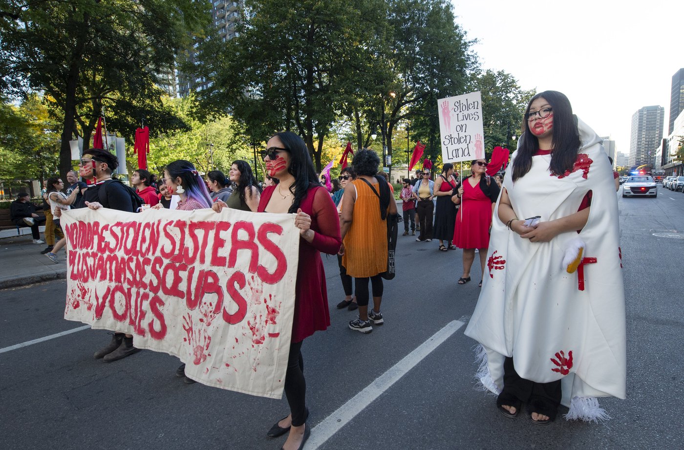 Montrealers gather to honour missing and murdered Indigenous women and girls | iNFOnews.ca