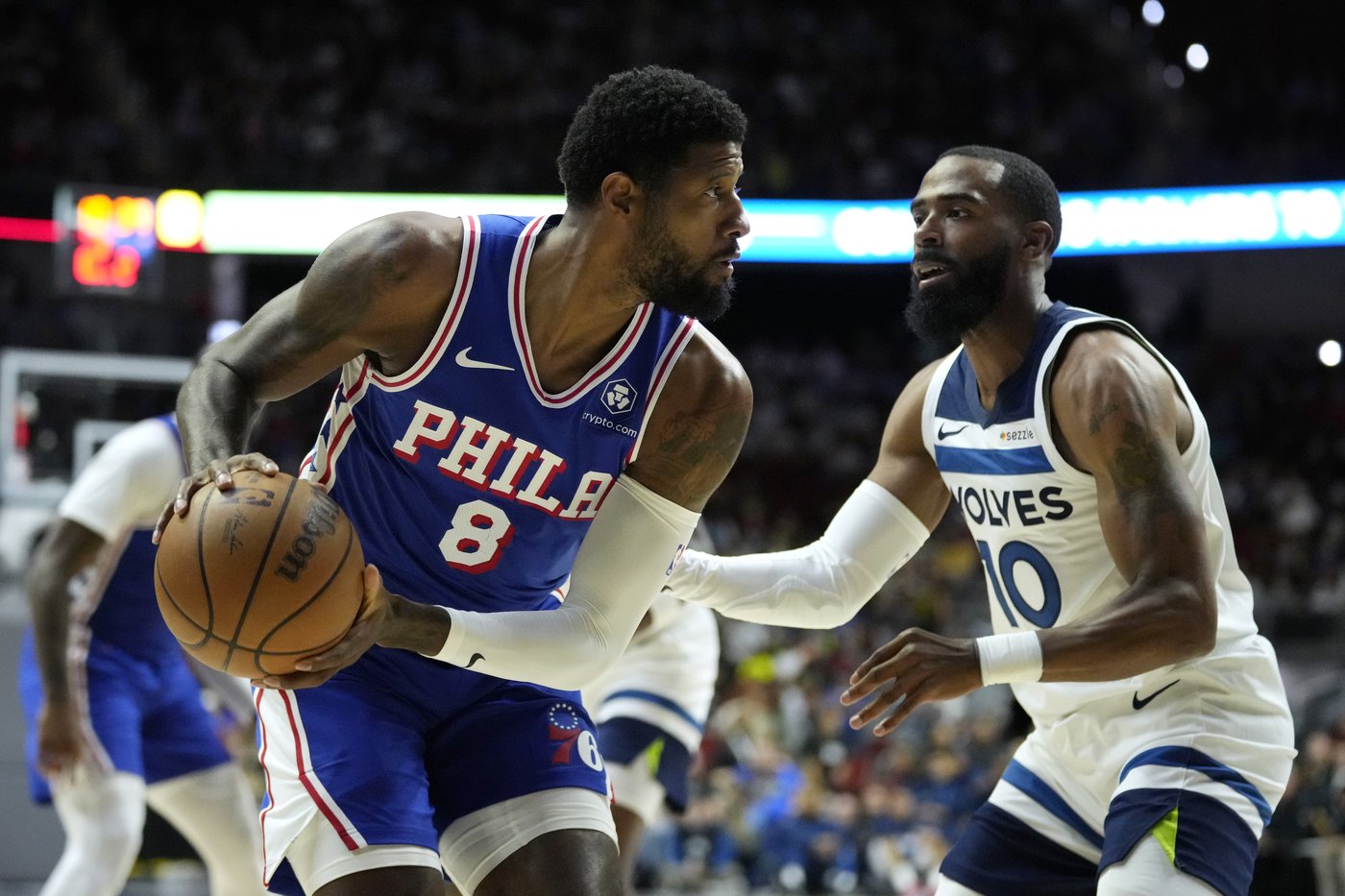 76ers' free agent pickup Paul George leaves preseason win with hyperextended left knee | iNFOnews.ca 76ers' free agent pickup Paul George leaves preseason win with hyperextended left knee | iNFOnews.ca