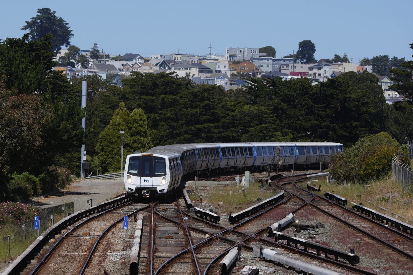 San Francisco region's commuter trains are running again after hours-long stoppage | iNFOnews.ca San Francisco region's commuter trains are running again after hours-long stoppage | iNFOnews.ca