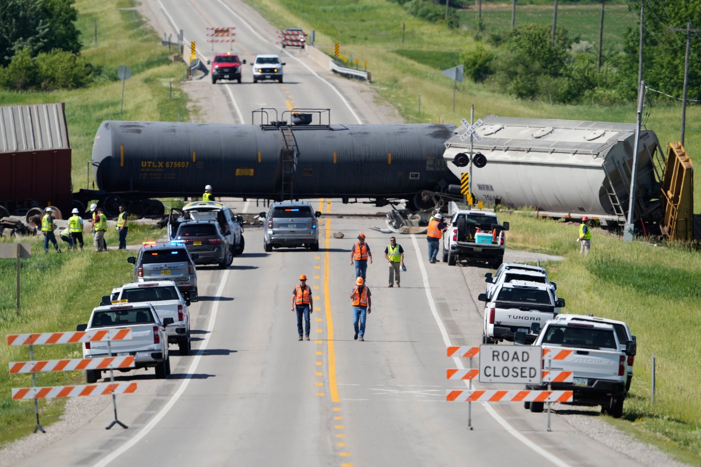 One dead and another injured after train strikes semi-truck in Iowa | iNwheels One dead and another injured after train strikes semi-truck in Iowa | iNwheels