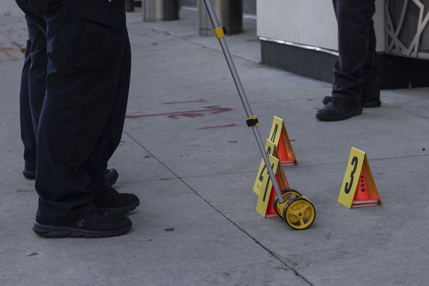 3 people are killed in random stabbings in New York City. A suspect is in custody | iNFOnews.ca 3 people are killed in random stabbings in New York City. A suspect is in custody | iNFOnews.ca
