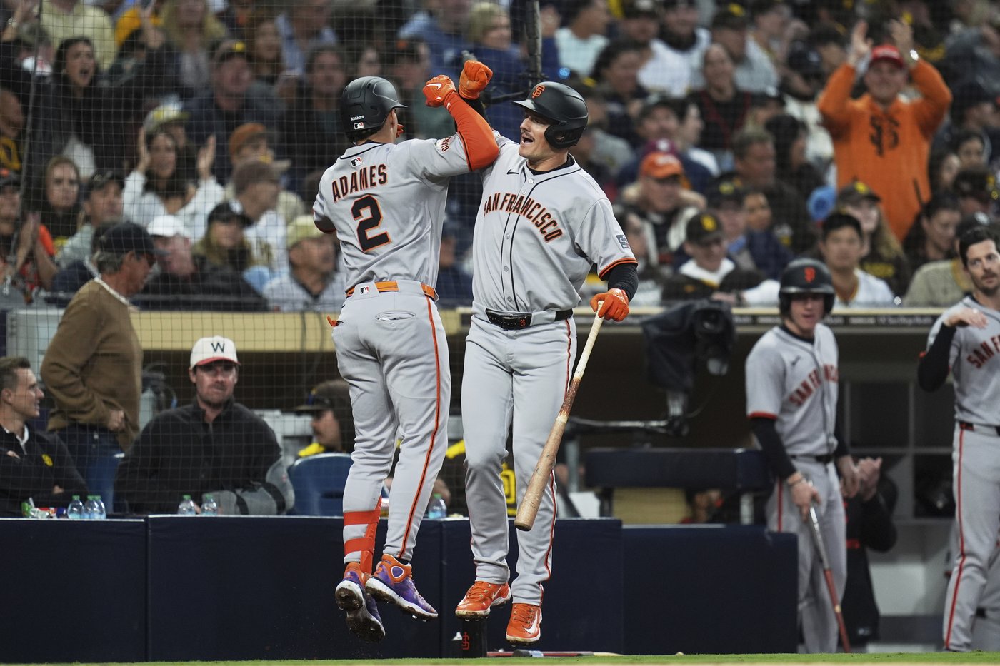 Xander Bogaerts homers, drives in 3, to help the Padres beat the Giants 7-4 | iNFOnews.ca